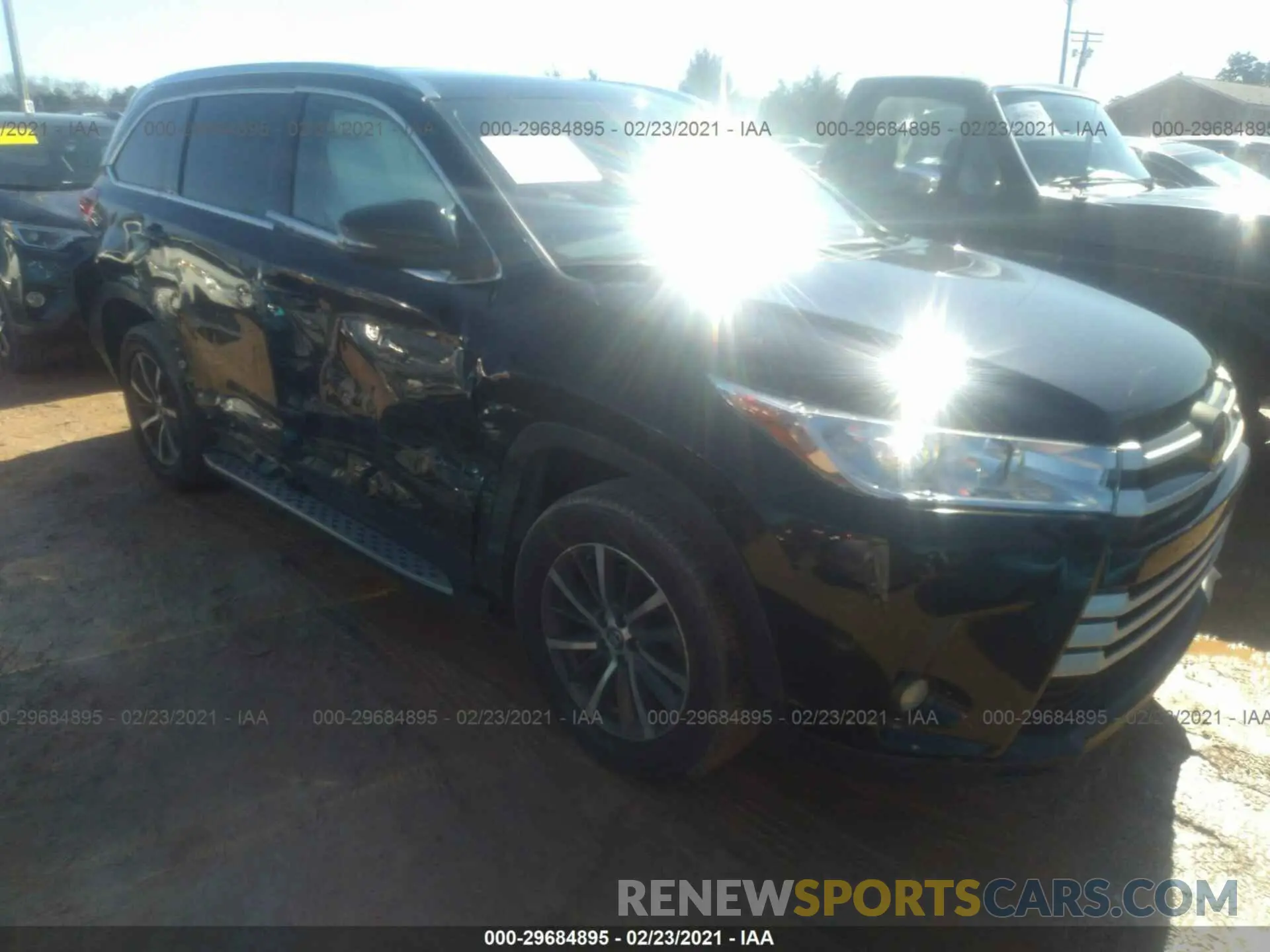 1 Photograph of a damaged car 5TDKZRFH1KS565793 TOYOTA HIGHLANDER 2019