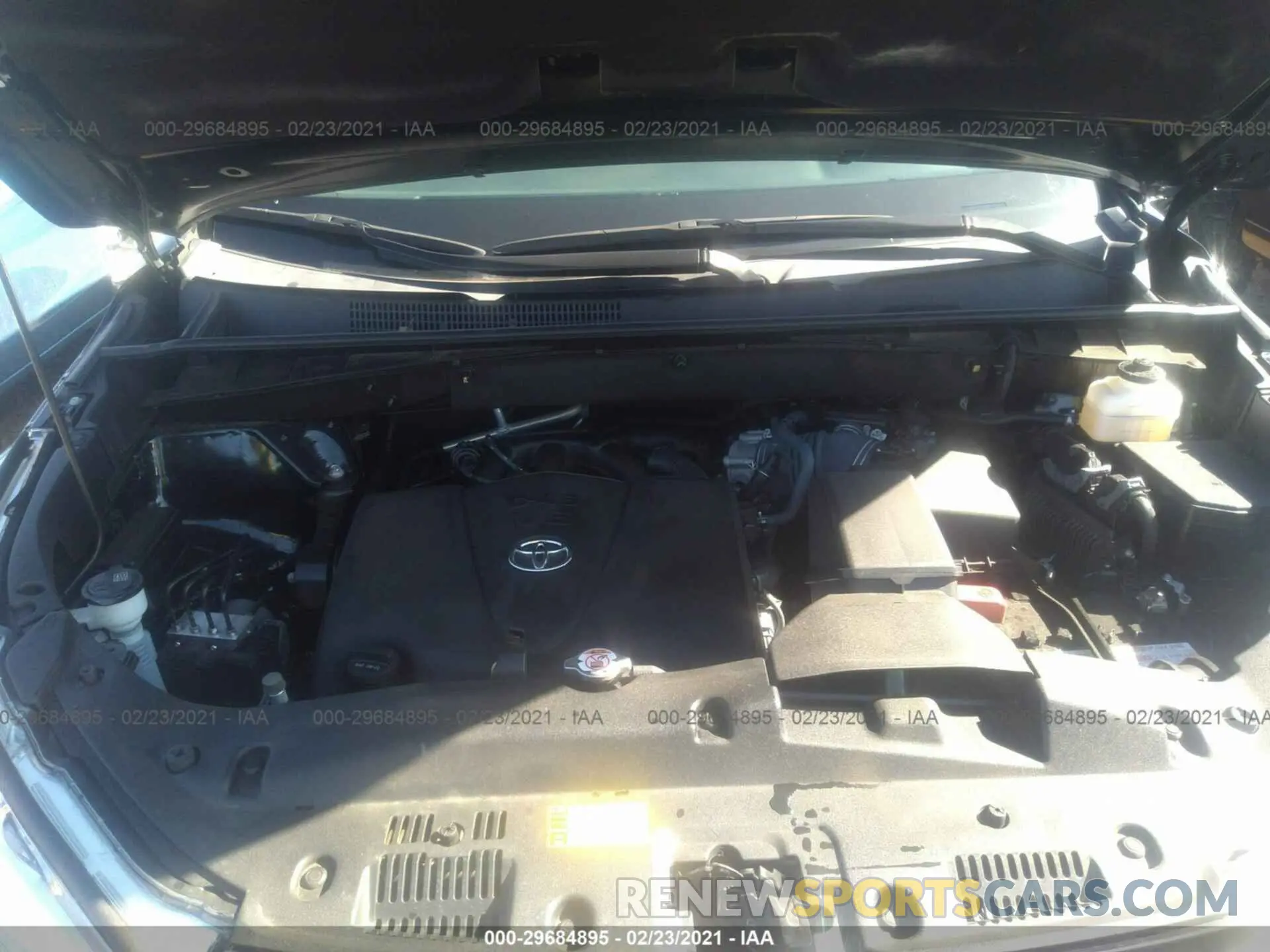 10 Photograph of a damaged car 5TDKZRFH1KS565793 TOYOTA HIGHLANDER 2019