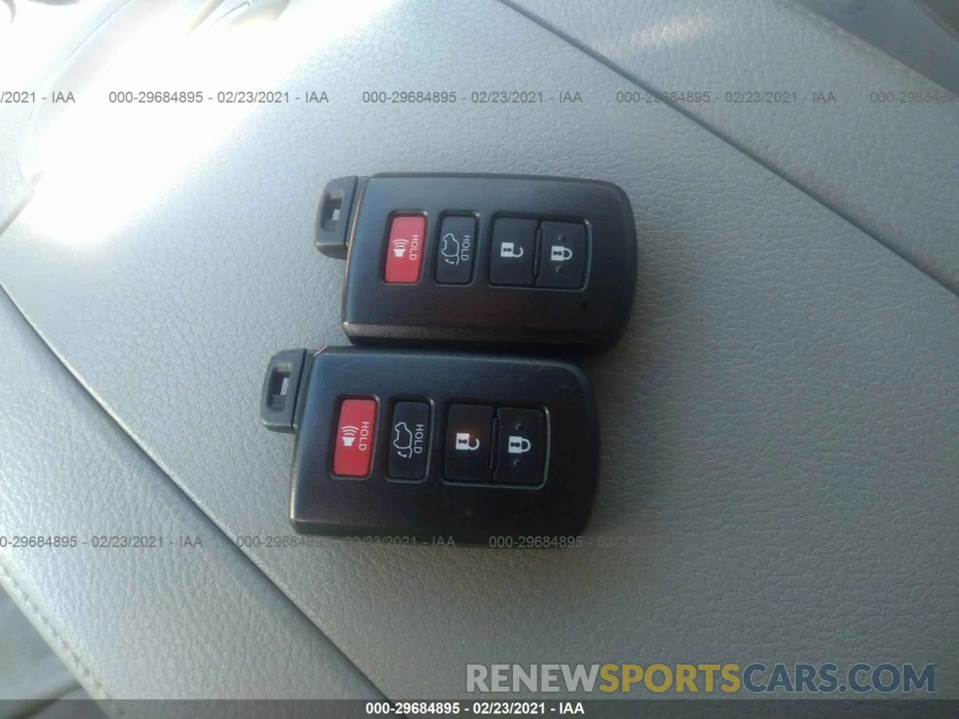 11 Photograph of a damaged car 5TDKZRFH1KS565793 TOYOTA HIGHLANDER 2019