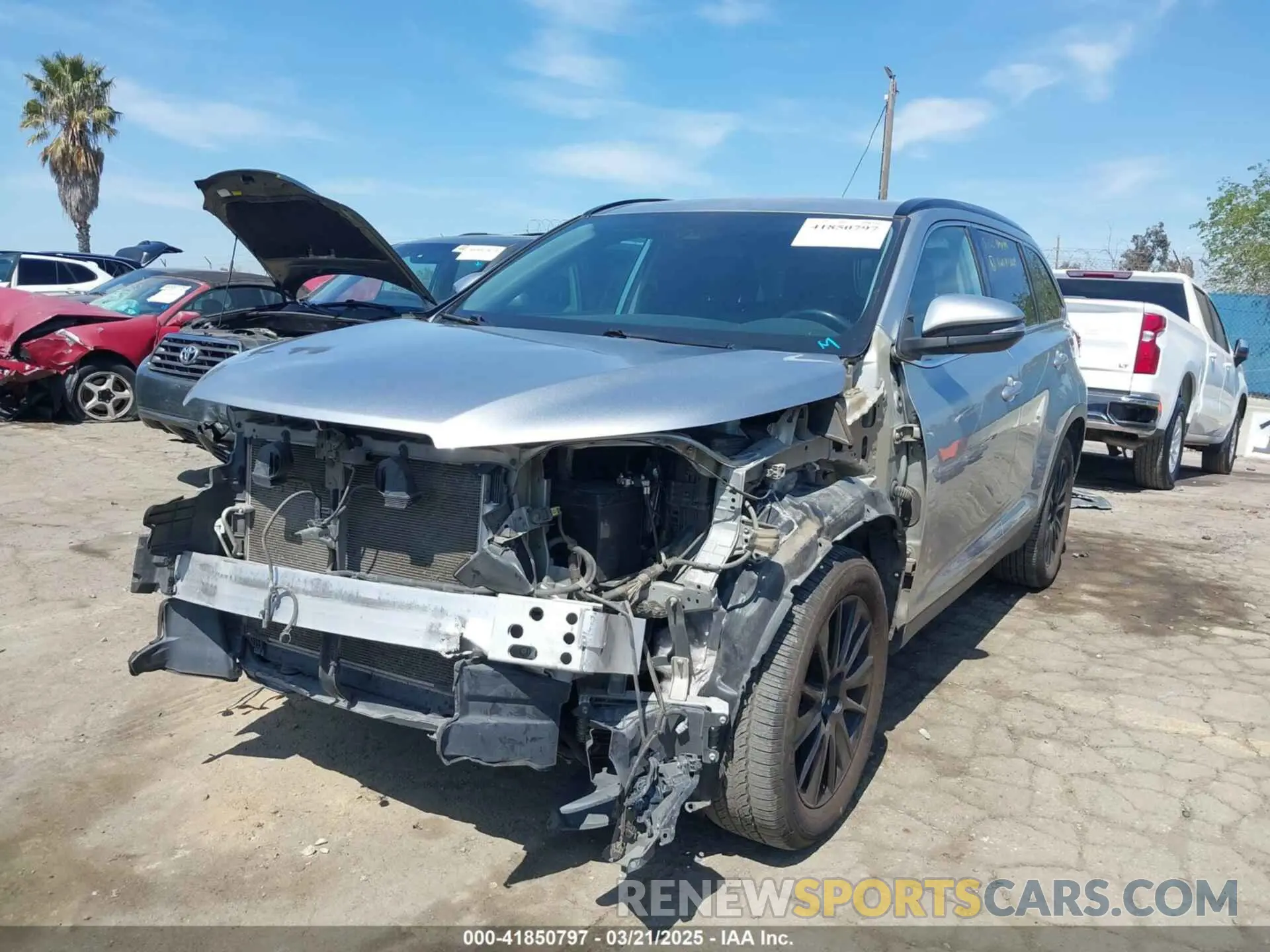 2 Photograph of a damaged car 5TDKZRFH1KS567284 TOYOTA HIGHLANDER 2019
