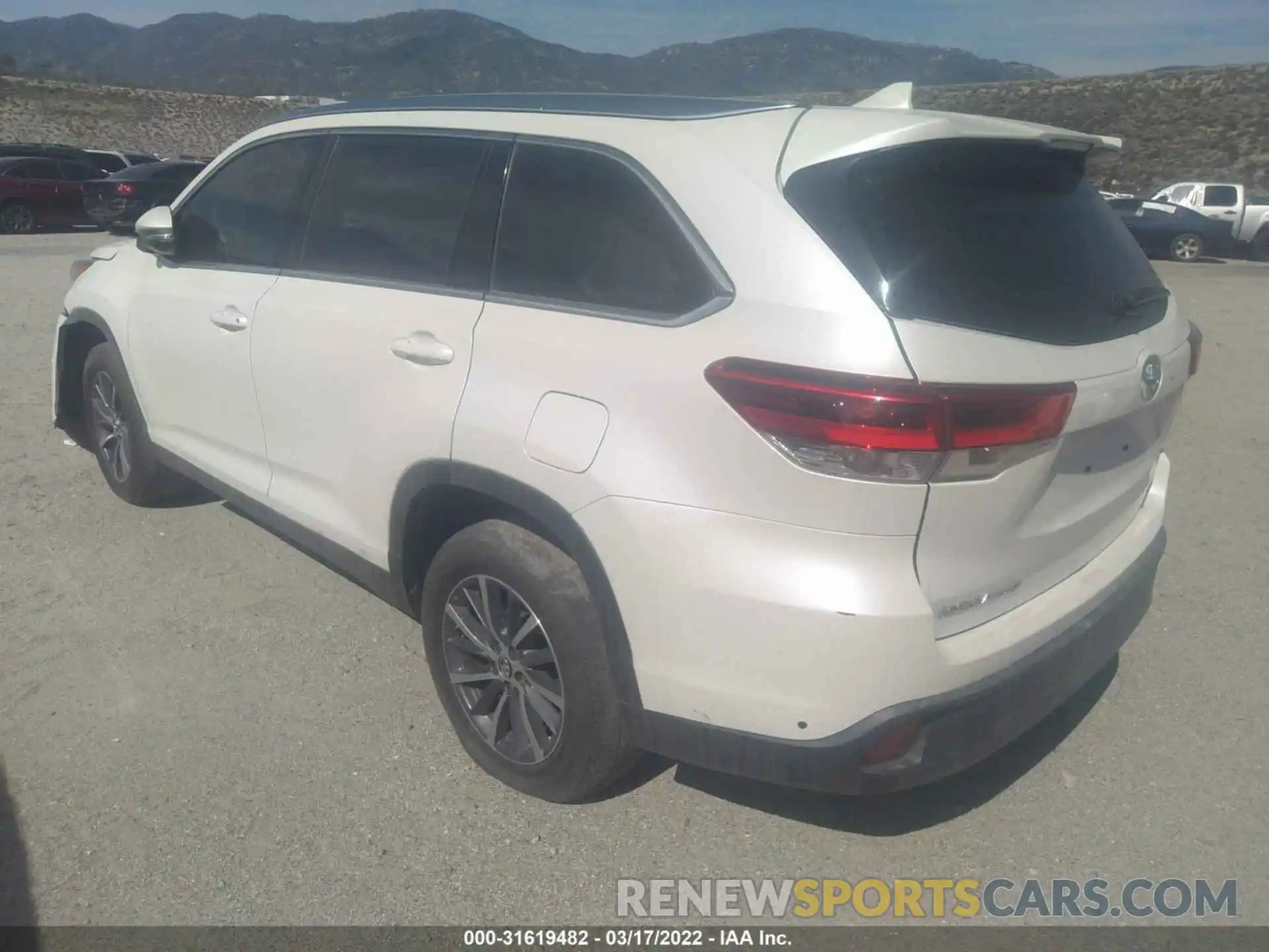 3 Photograph of a damaged car 5TDKZRFH1KS569326 TOYOTA HIGHLANDER 2019