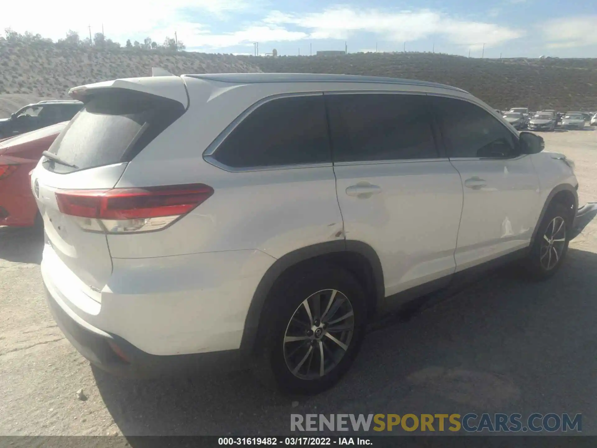 4 Photograph of a damaged car 5TDKZRFH1KS569326 TOYOTA HIGHLANDER 2019