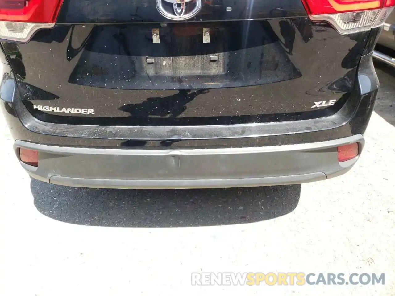 9 Photograph of a damaged car 5TDKZRFH1KS570427 TOYOTA HIGHLANDER 2019