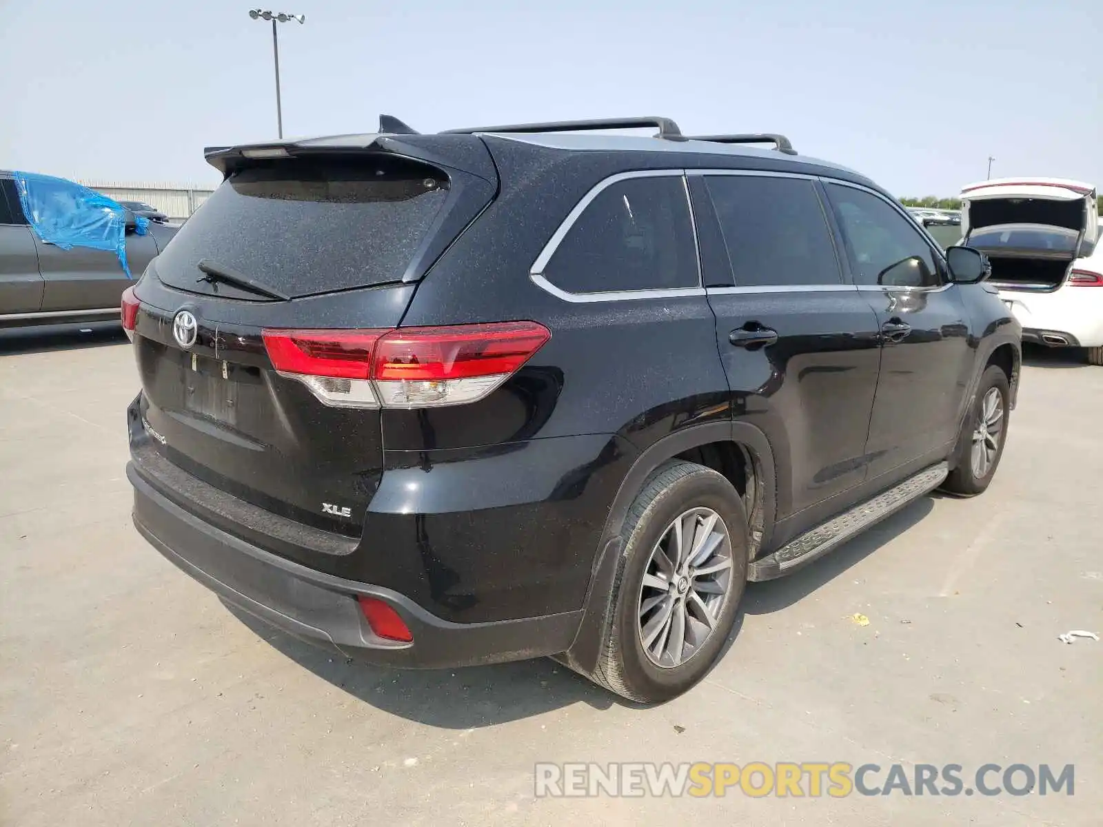 4 Photograph of a damaged car 5TDKZRFH1KS570430 TOYOTA HIGHLANDER 2019