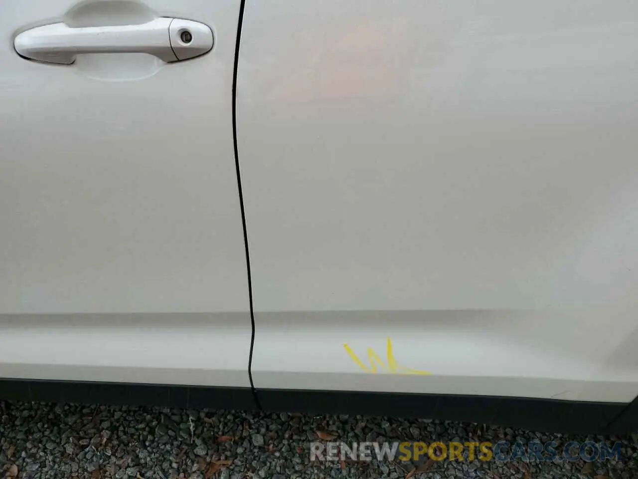 13 Photograph of a damaged car 5TDKZRFH1KS571240 TOYOTA HIGHLANDER 2019