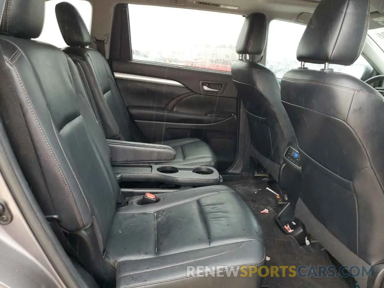 11 Photograph of a damaged car 5TDKZRFH1KS571688 TOYOTA HIGHLANDER 2019