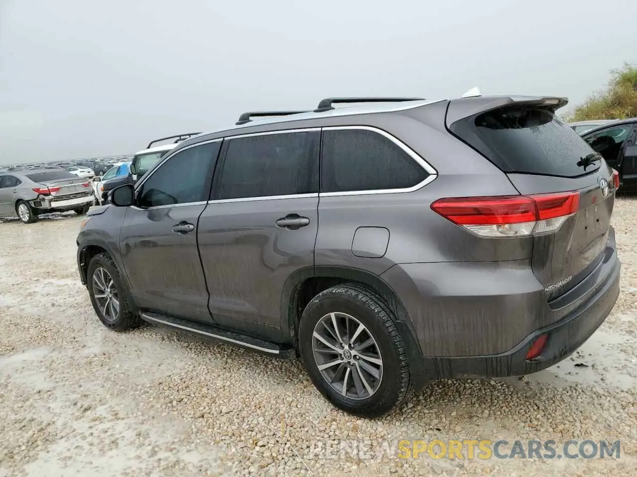 2 Photograph of a damaged car 5TDKZRFH1KS571688 TOYOTA HIGHLANDER 2019