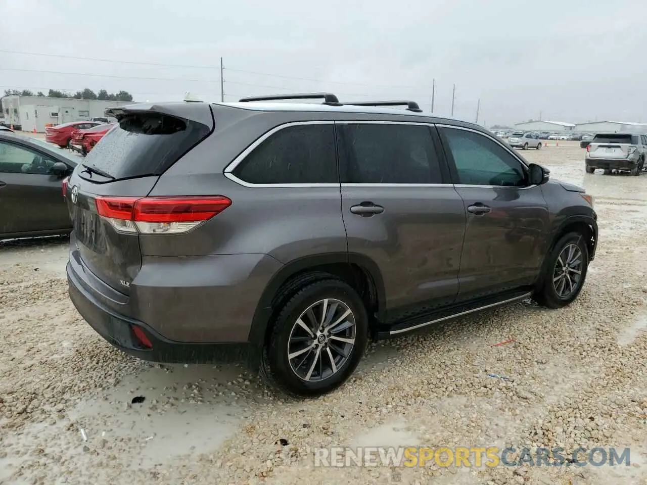 3 Photograph of a damaged car 5TDKZRFH1KS571688 TOYOTA HIGHLANDER 2019