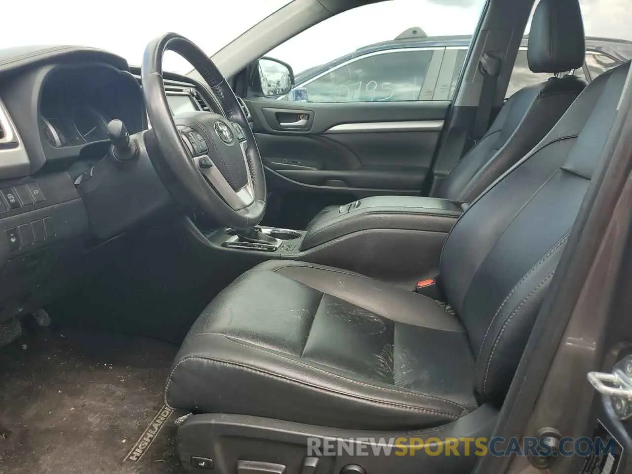 7 Photograph of a damaged car 5TDKZRFH1KS571688 TOYOTA HIGHLANDER 2019
