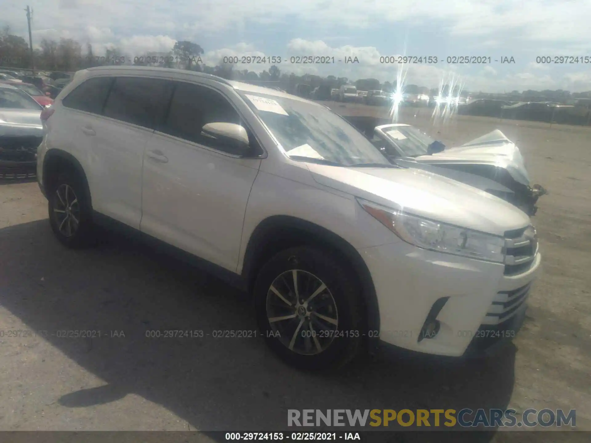 1 Photograph of a damaged car 5TDKZRFH1KS572257 TOYOTA HIGHLANDER 2019