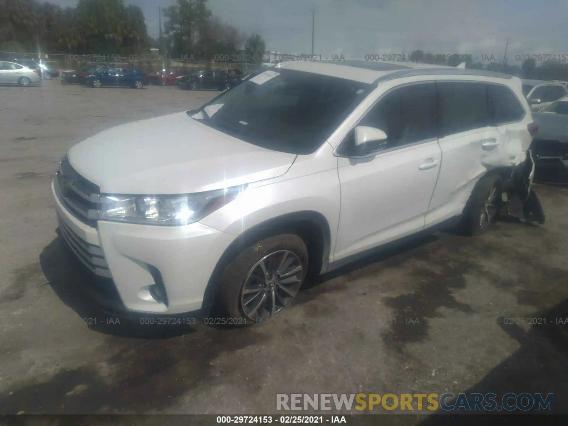 2 Photograph of a damaged car 5TDKZRFH1KS572257 TOYOTA HIGHLANDER 2019