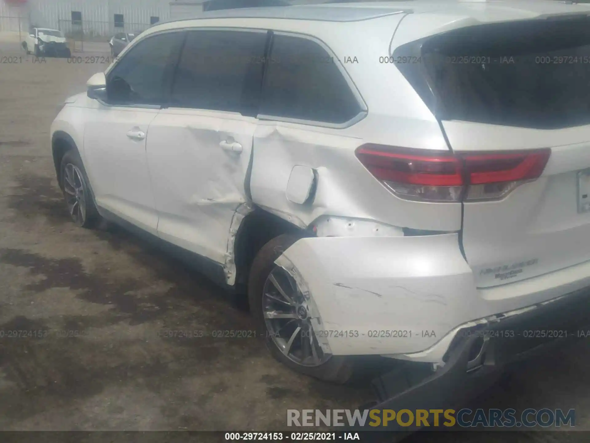 6 Photograph of a damaged car 5TDKZRFH1KS572257 TOYOTA HIGHLANDER 2019