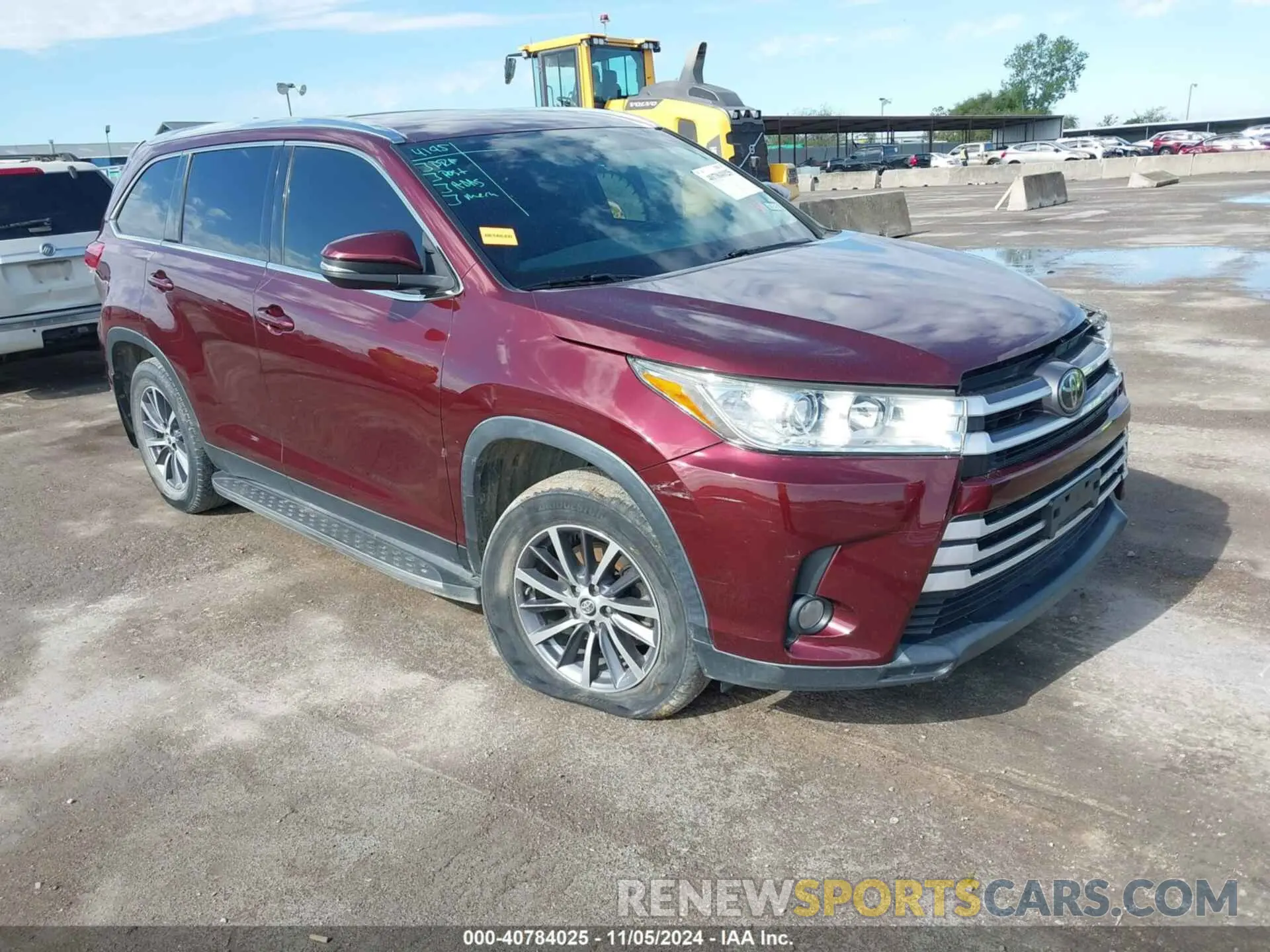 1 Photograph of a damaged car 5TDKZRFH2KS294095 TOYOTA HIGHLANDER 2019