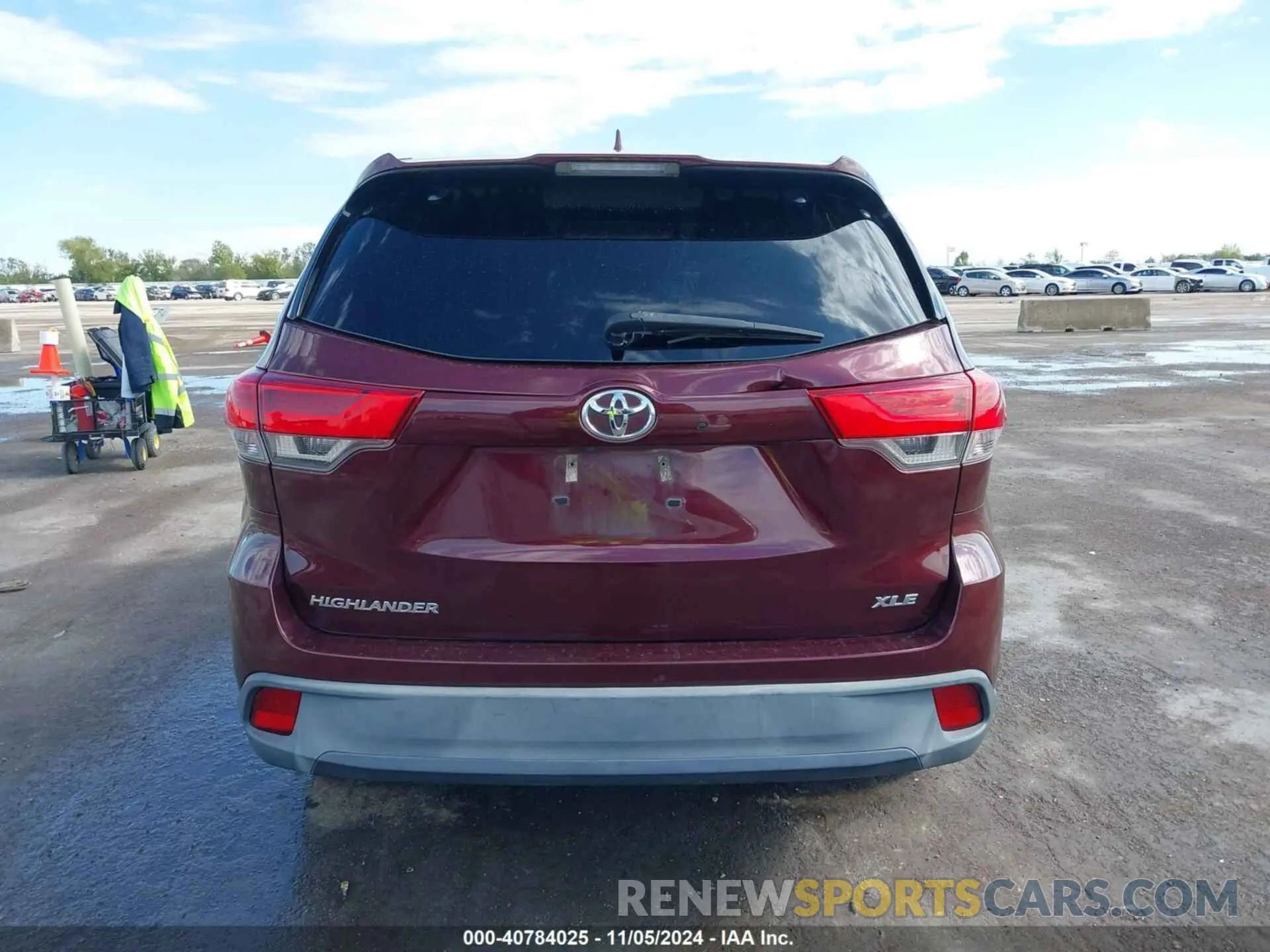 17 Photograph of a damaged car 5TDKZRFH2KS294095 TOYOTA HIGHLANDER 2019