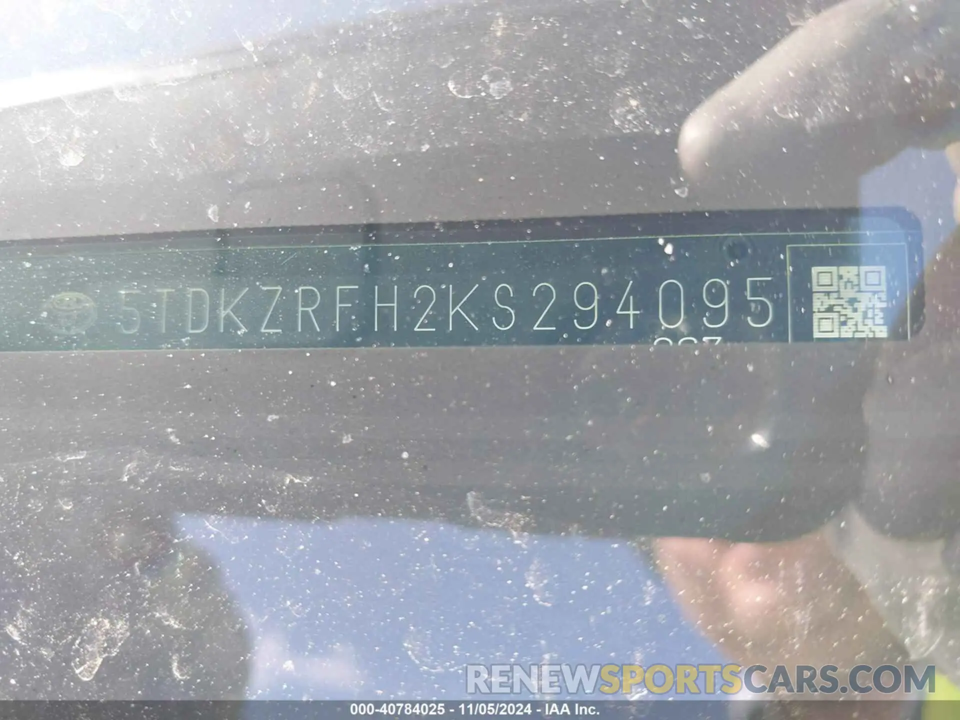 18 Photograph of a damaged car 5TDKZRFH2KS294095 TOYOTA HIGHLANDER 2019