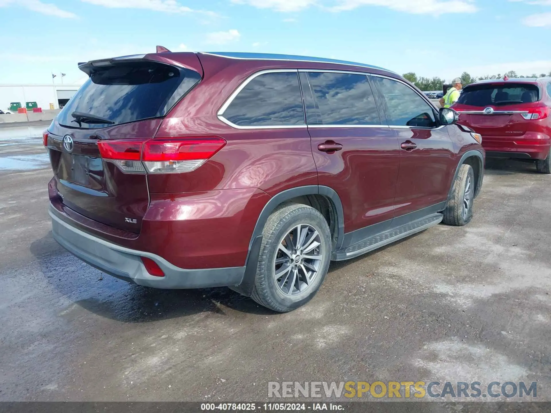 4 Photograph of a damaged car 5TDKZRFH2KS294095 TOYOTA HIGHLANDER 2019