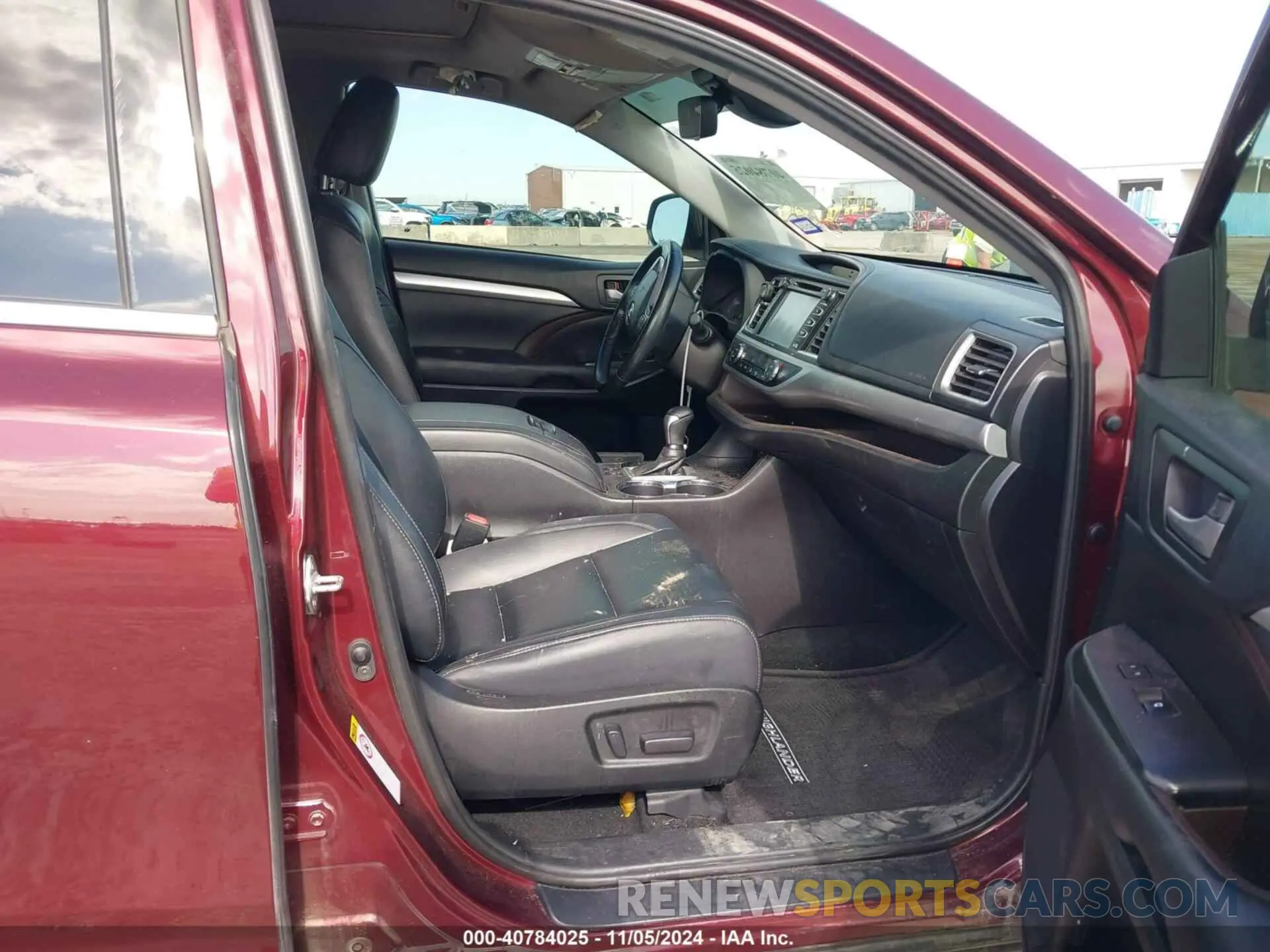 5 Photograph of a damaged car 5TDKZRFH2KS294095 TOYOTA HIGHLANDER 2019