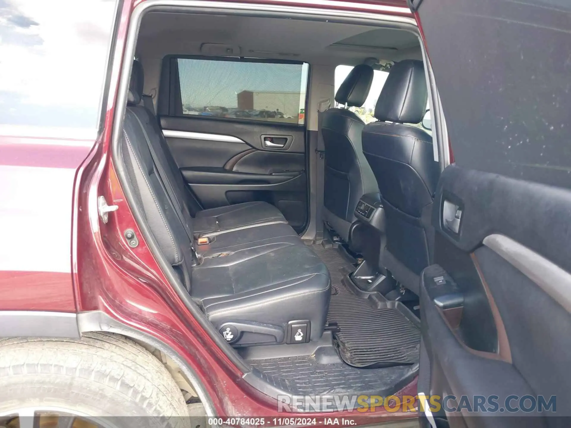 8 Photograph of a damaged car 5TDKZRFH2KS294095 TOYOTA HIGHLANDER 2019