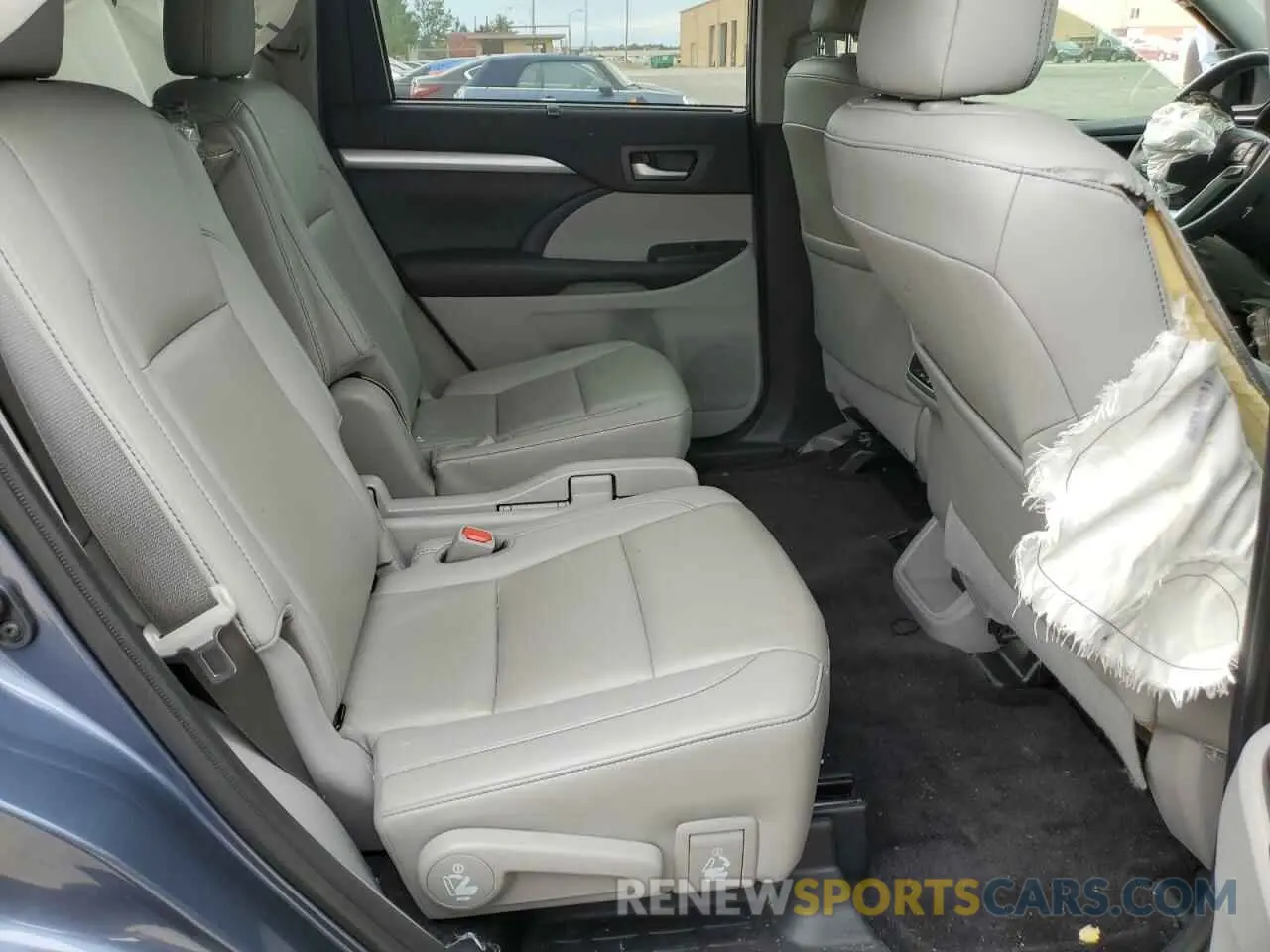 10 Photograph of a damaged car 5TDKZRFH2KS296218 TOYOTA HIGHLANDER 2019