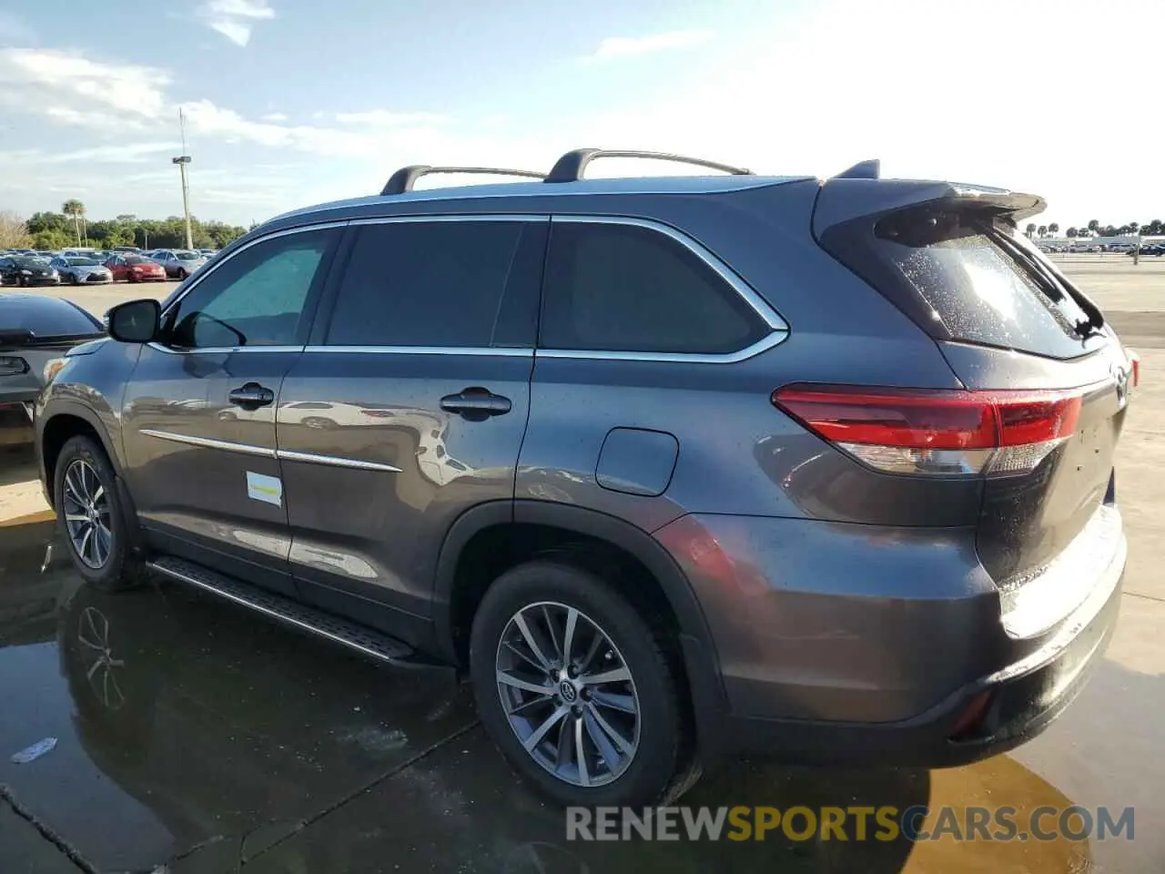 2 Photograph of a damaged car 5TDKZRFH2KS300932 TOYOTA HIGHLANDER 2019