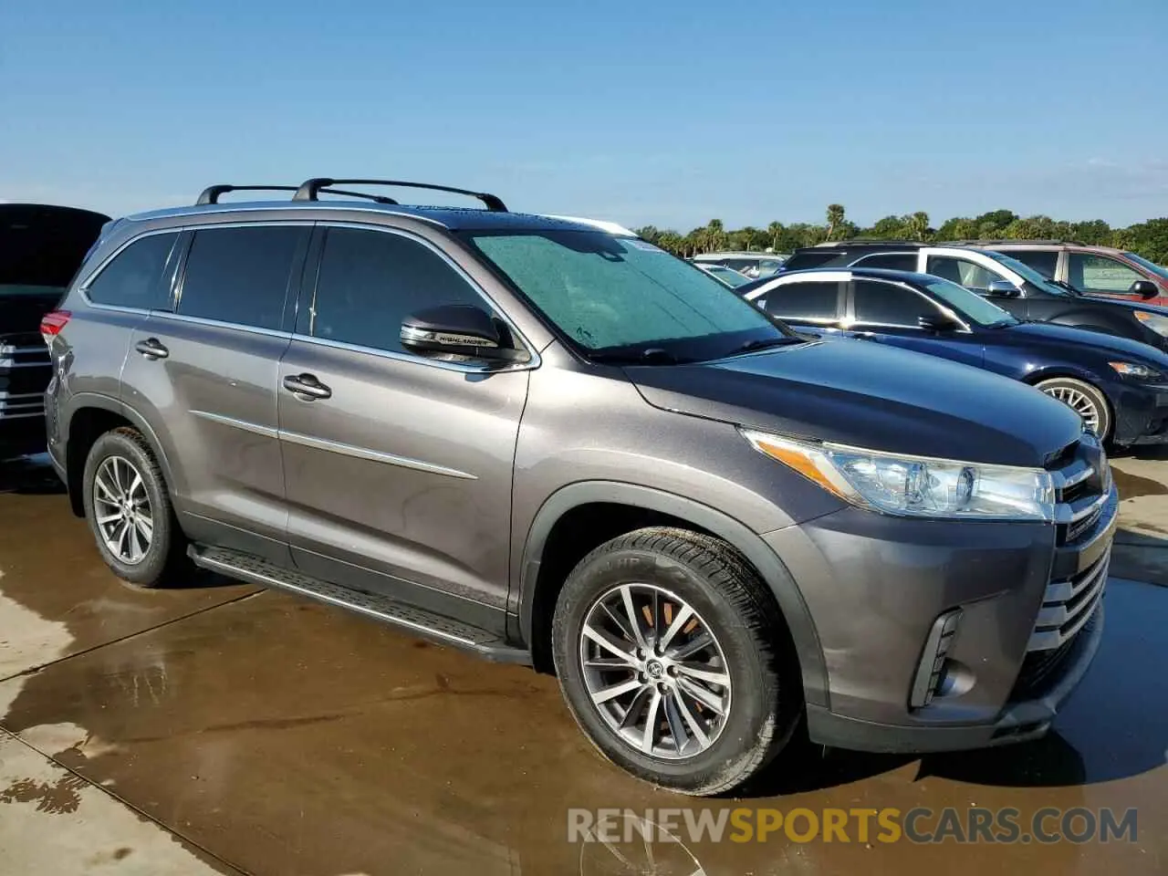 4 Photograph of a damaged car 5TDKZRFH2KS300932 TOYOTA HIGHLANDER 2019