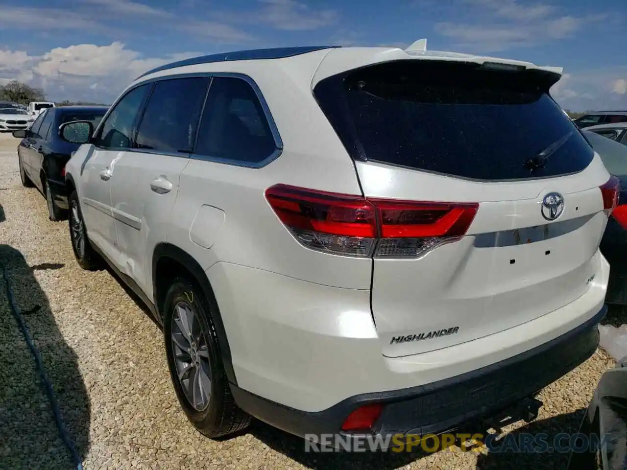 3 Photograph of a damaged car 5TDKZRFH2KS301966 TOYOTA HIGHLANDER 2019