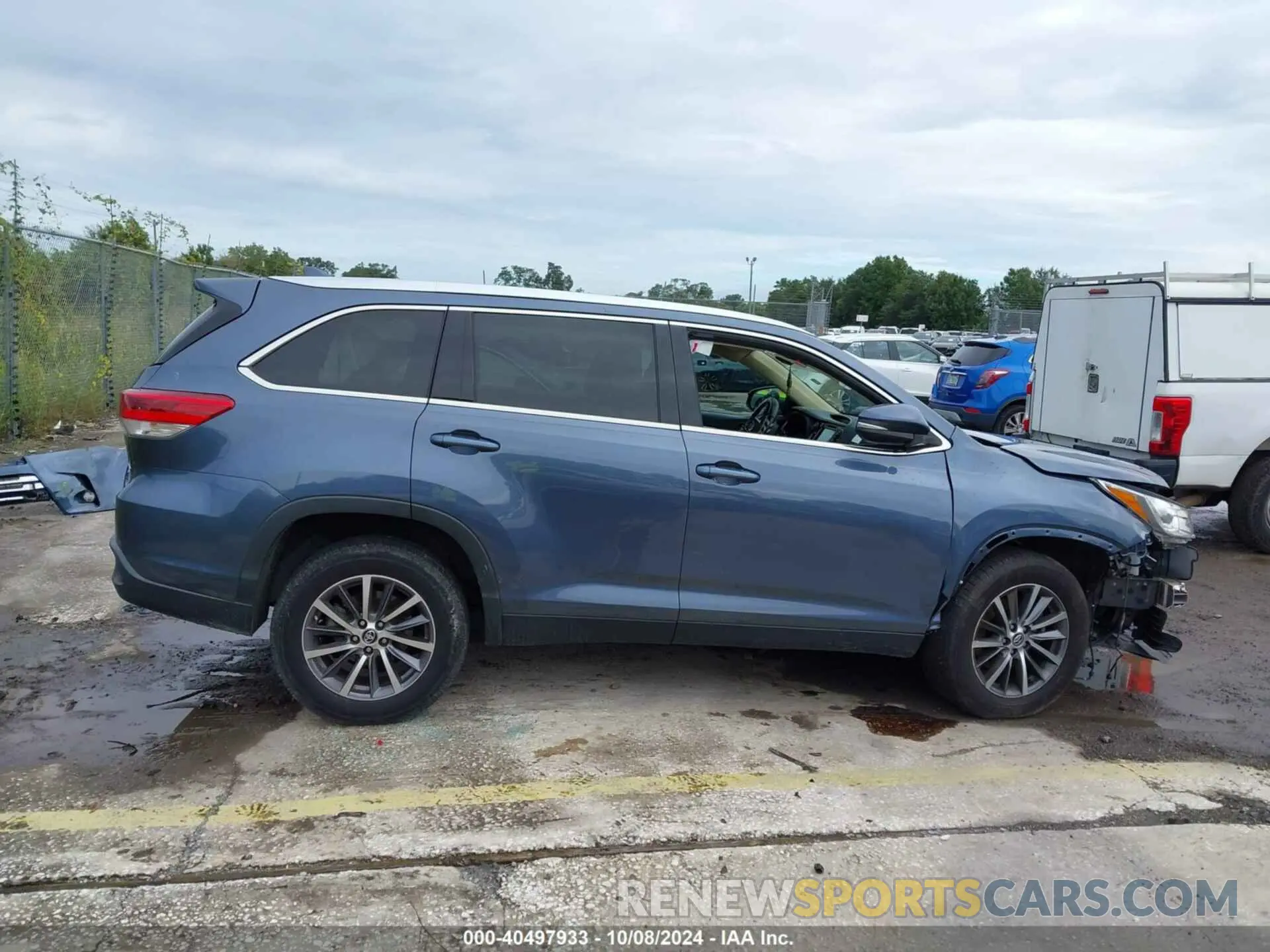 12 Photograph of a damaged car 5TDKZRFH2KS304821 TOYOTA HIGHLANDER 2019
