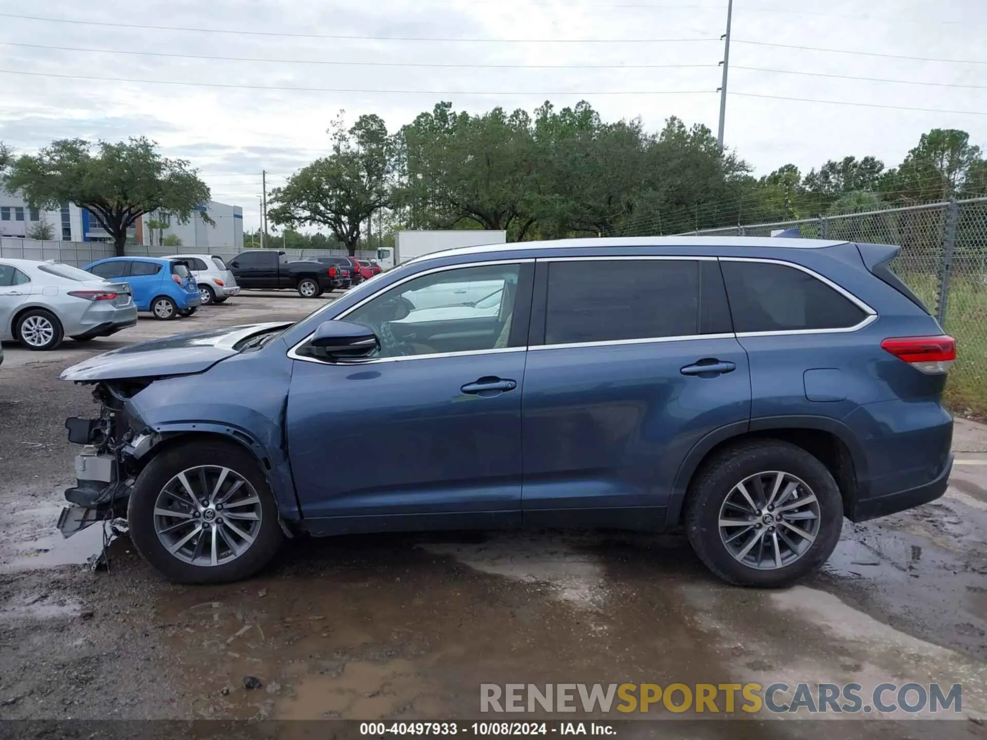 13 Photograph of a damaged car 5TDKZRFH2KS304821 TOYOTA HIGHLANDER 2019
