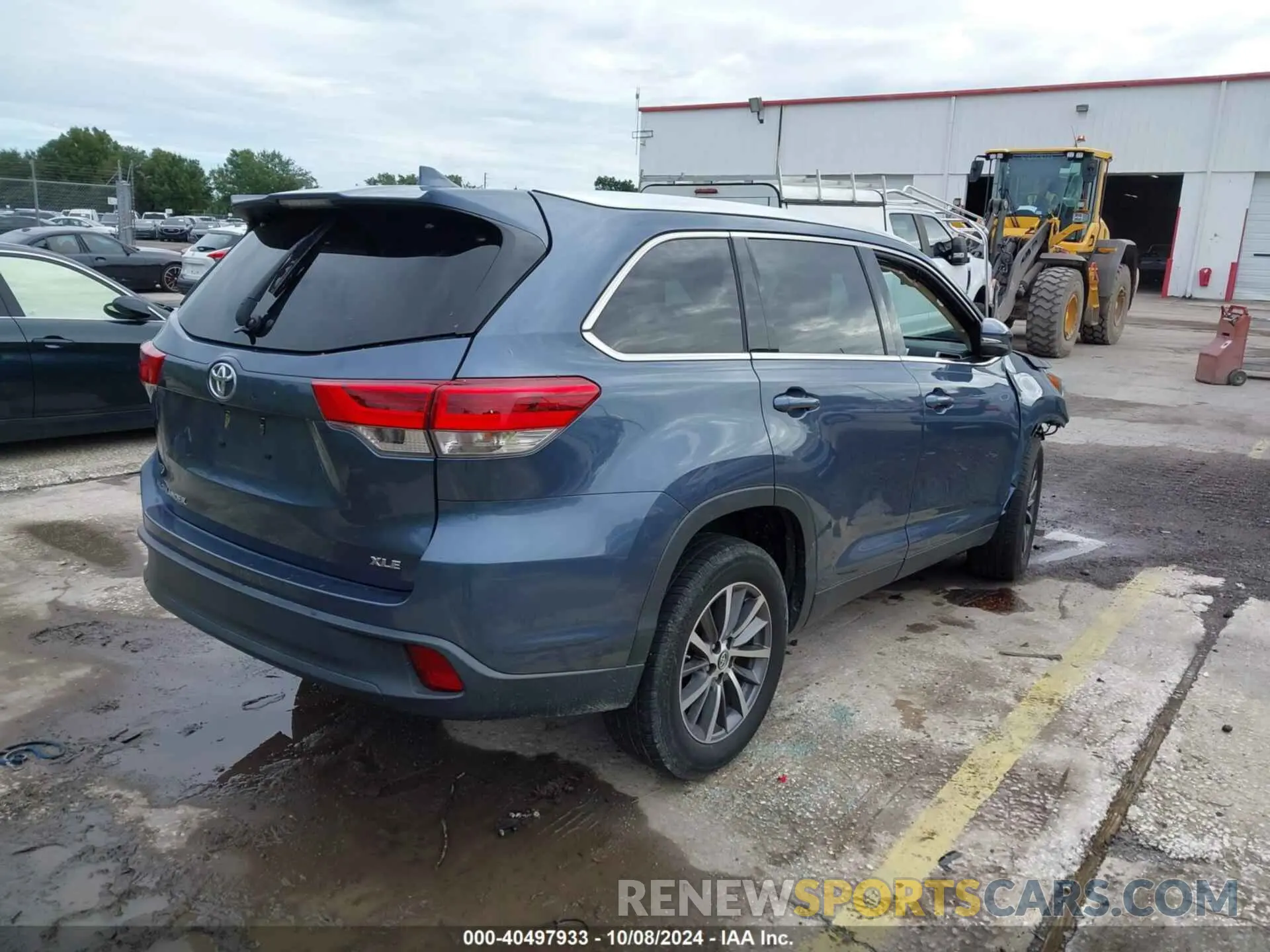 4 Photograph of a damaged car 5TDKZRFH2KS304821 TOYOTA HIGHLANDER 2019