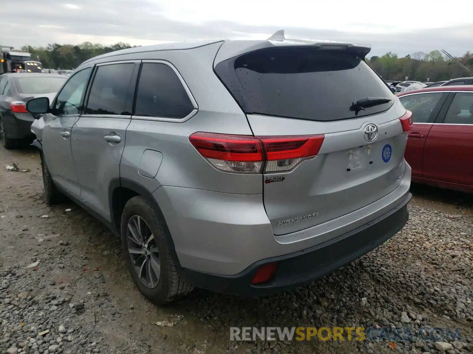 3 Photograph of a damaged car 5TDKZRFH2KS307637 TOYOTA HIGHLANDER 2019