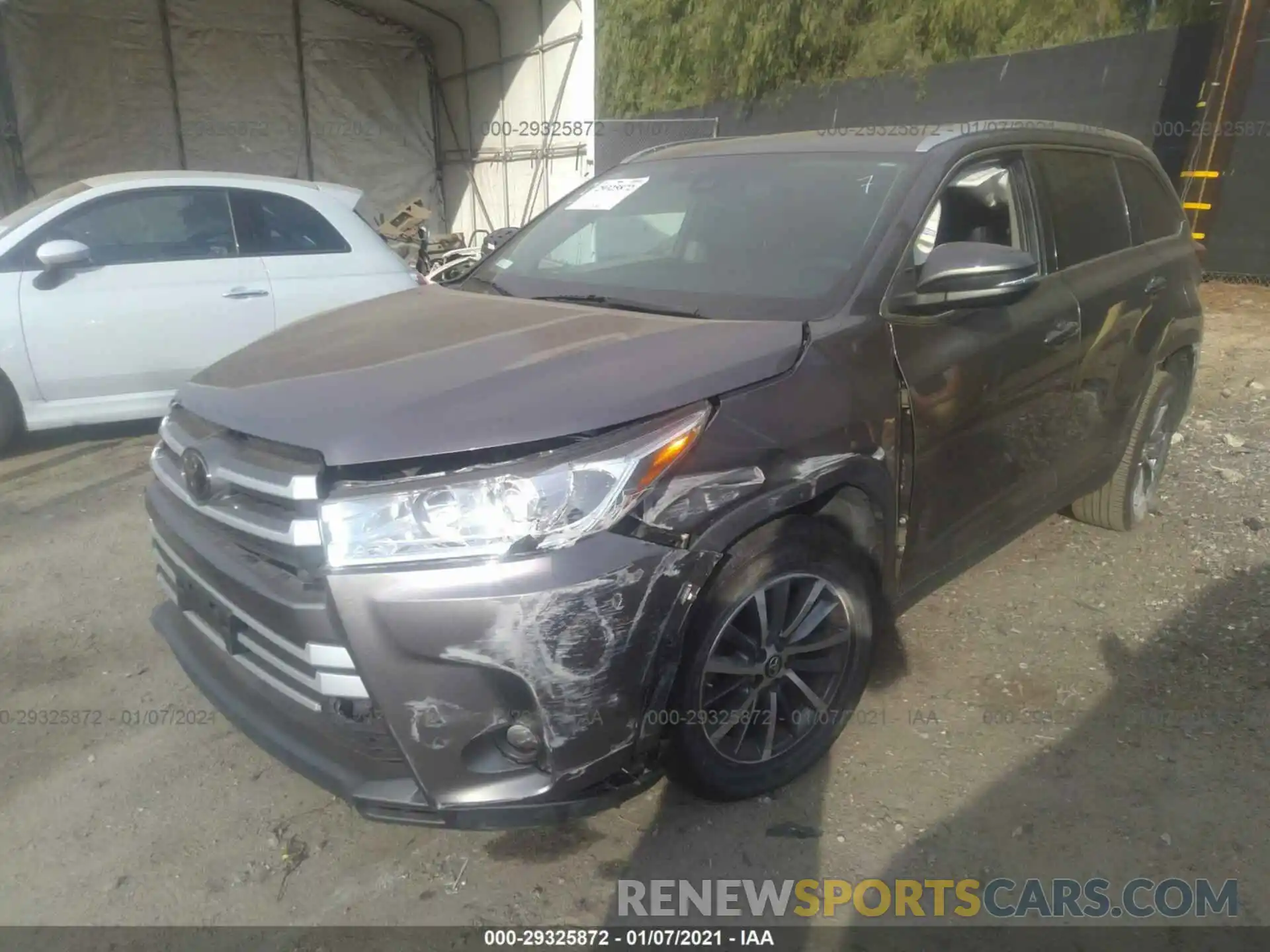 2 Photograph of a damaged car 5TDKZRFH2KS313017 TOYOTA HIGHLANDER 2019