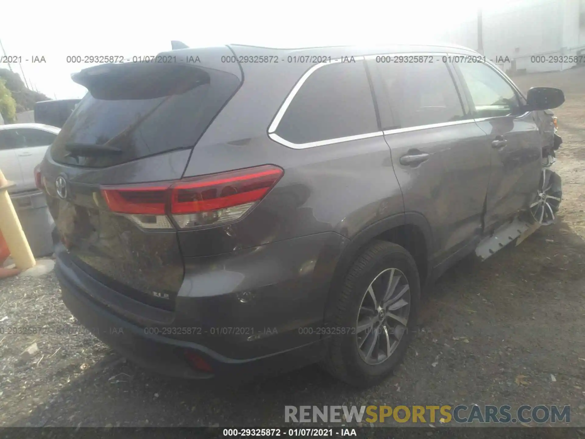 4 Photograph of a damaged car 5TDKZRFH2KS313017 TOYOTA HIGHLANDER 2019