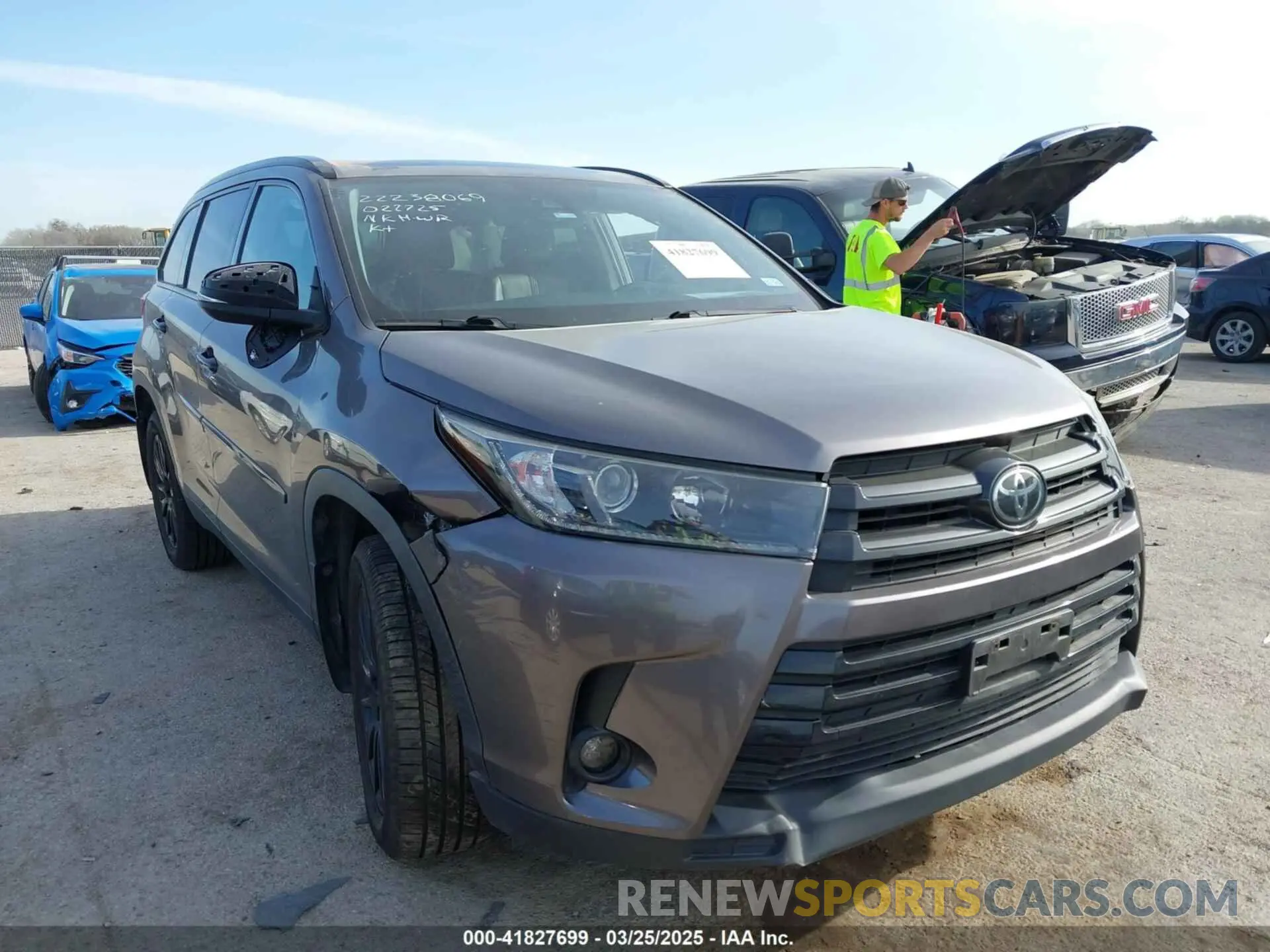 1 Photograph of a damaged car 5TDKZRFH2KS313342 TOYOTA HIGHLANDER 2019