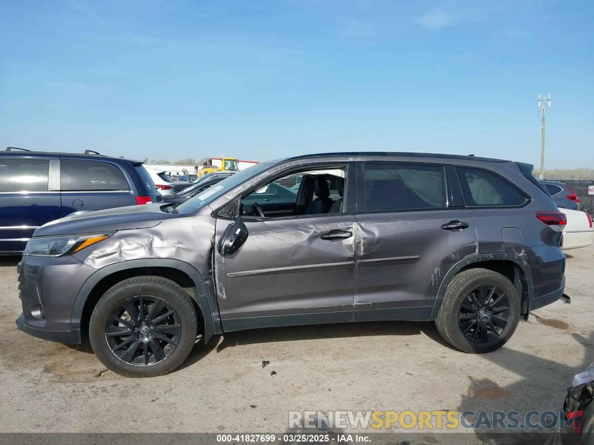 15 Photograph of a damaged car 5TDKZRFH2KS313342 TOYOTA HIGHLANDER 2019