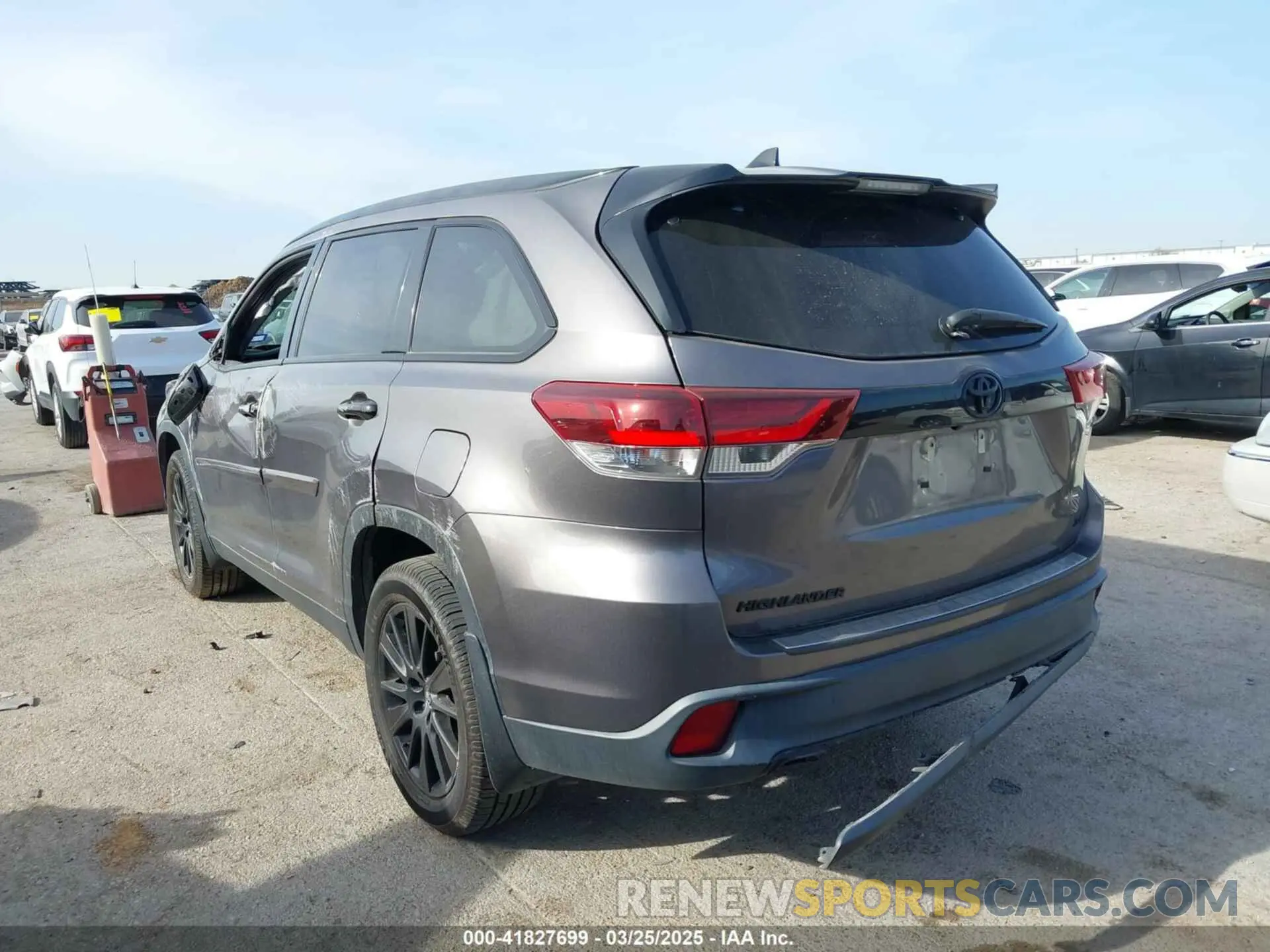 3 Photograph of a damaged car 5TDKZRFH2KS313342 TOYOTA HIGHLANDER 2019