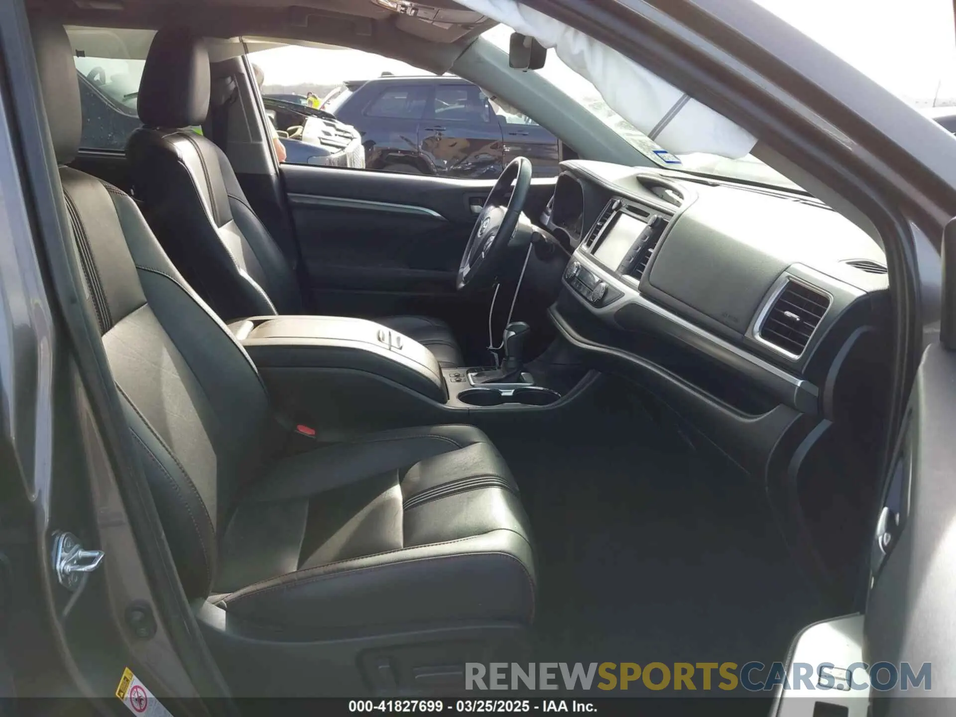 5 Photograph of a damaged car 5TDKZRFH2KS313342 TOYOTA HIGHLANDER 2019