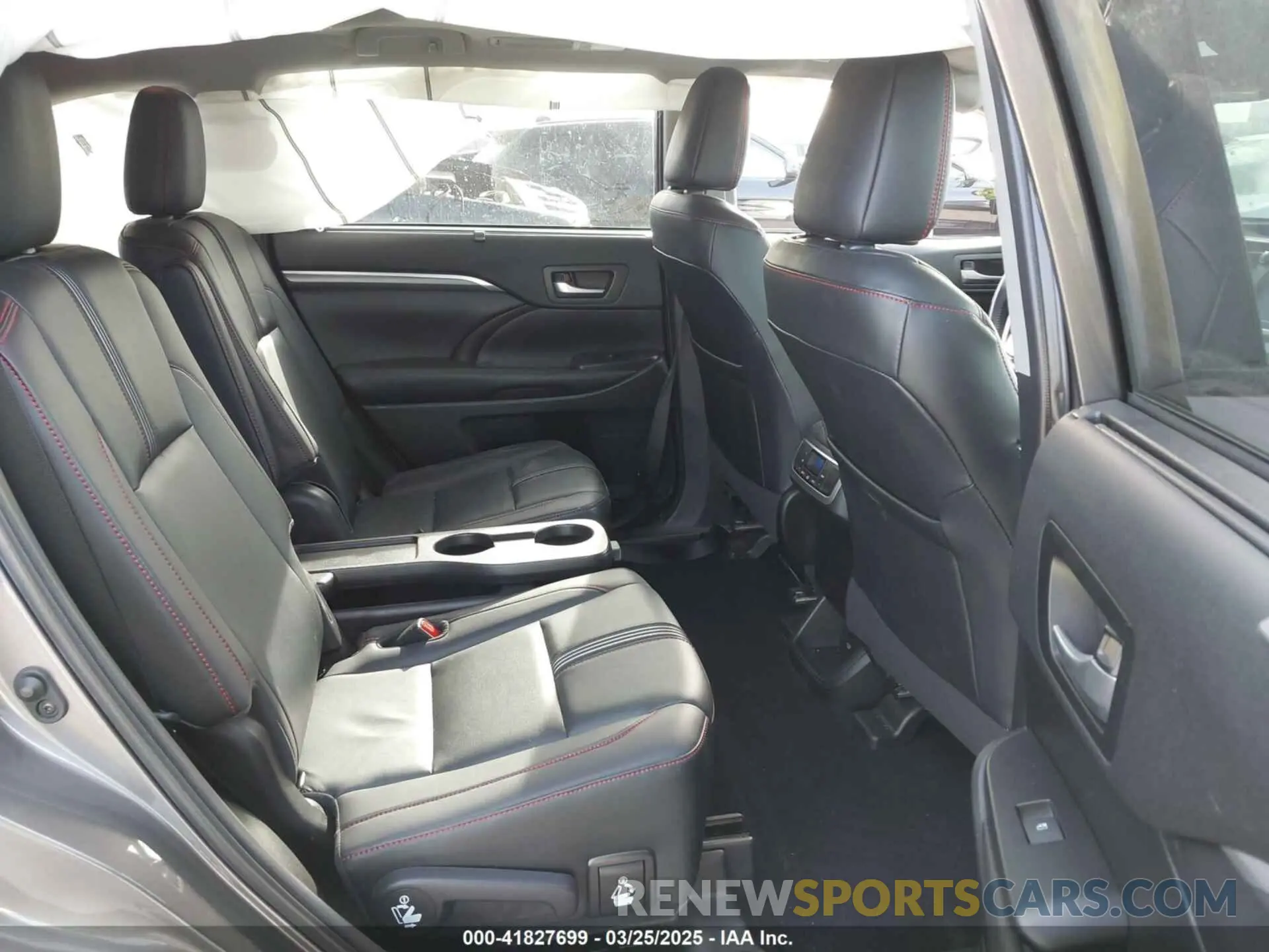 8 Photograph of a damaged car 5TDKZRFH2KS313342 TOYOTA HIGHLANDER 2019