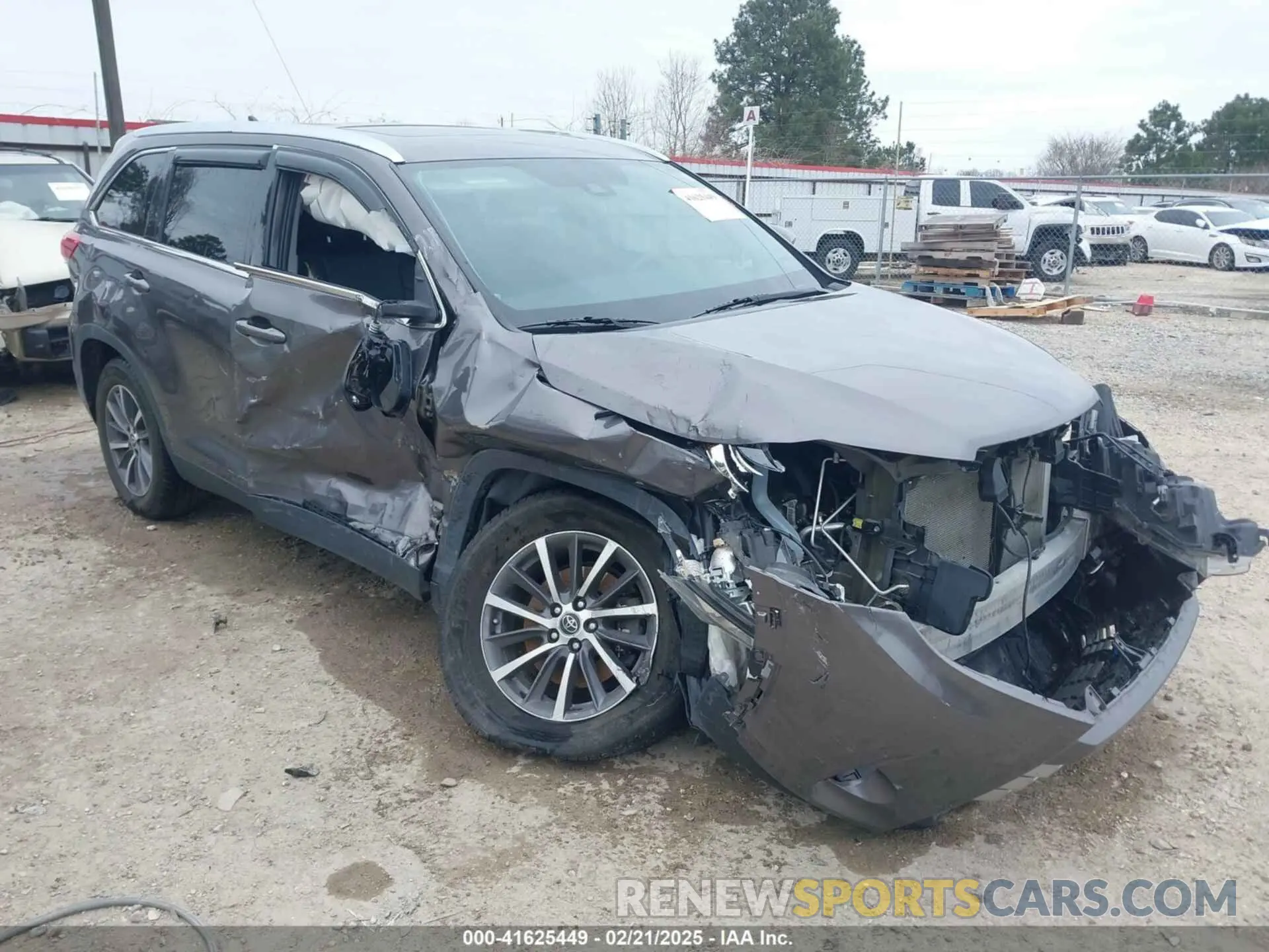 1 Photograph of a damaged car 5TDKZRFH2KS327578 TOYOTA HIGHLANDER 2019