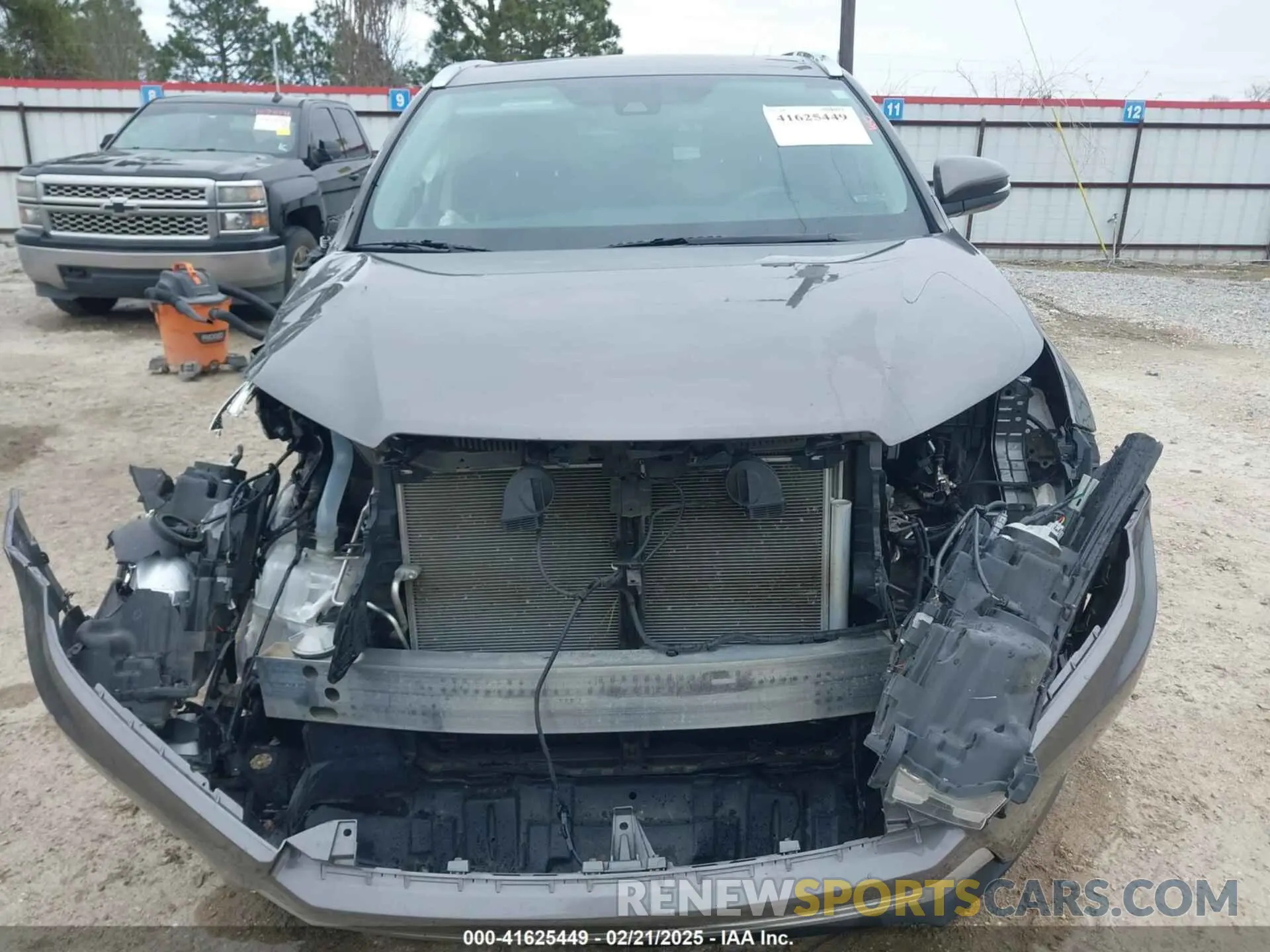 13 Photograph of a damaged car 5TDKZRFH2KS327578 TOYOTA HIGHLANDER 2019
