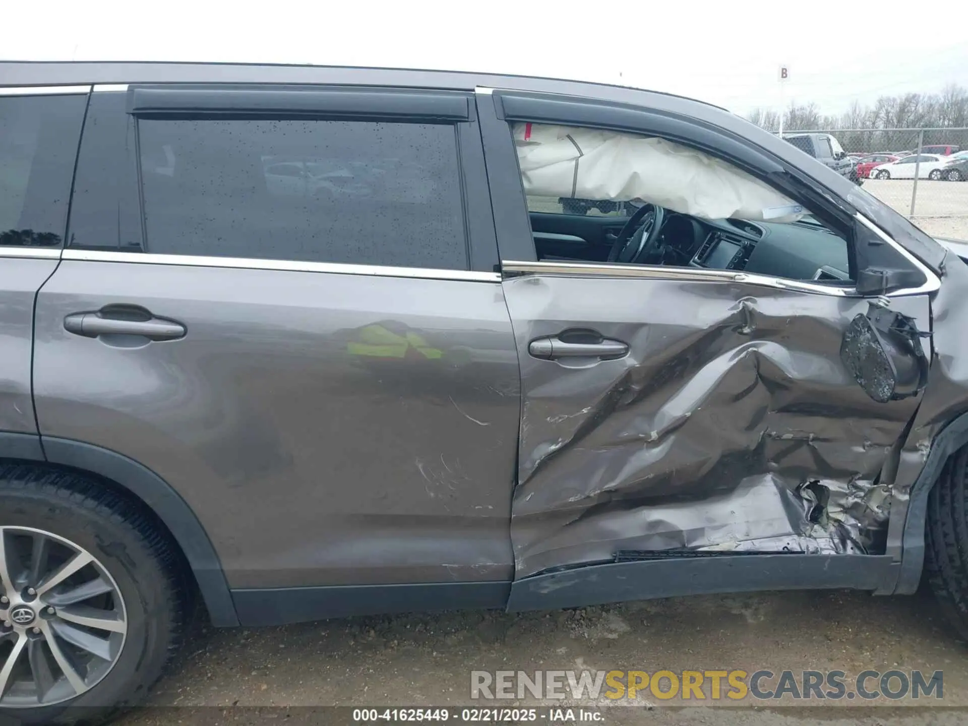 14 Photograph of a damaged car 5TDKZRFH2KS327578 TOYOTA HIGHLANDER 2019