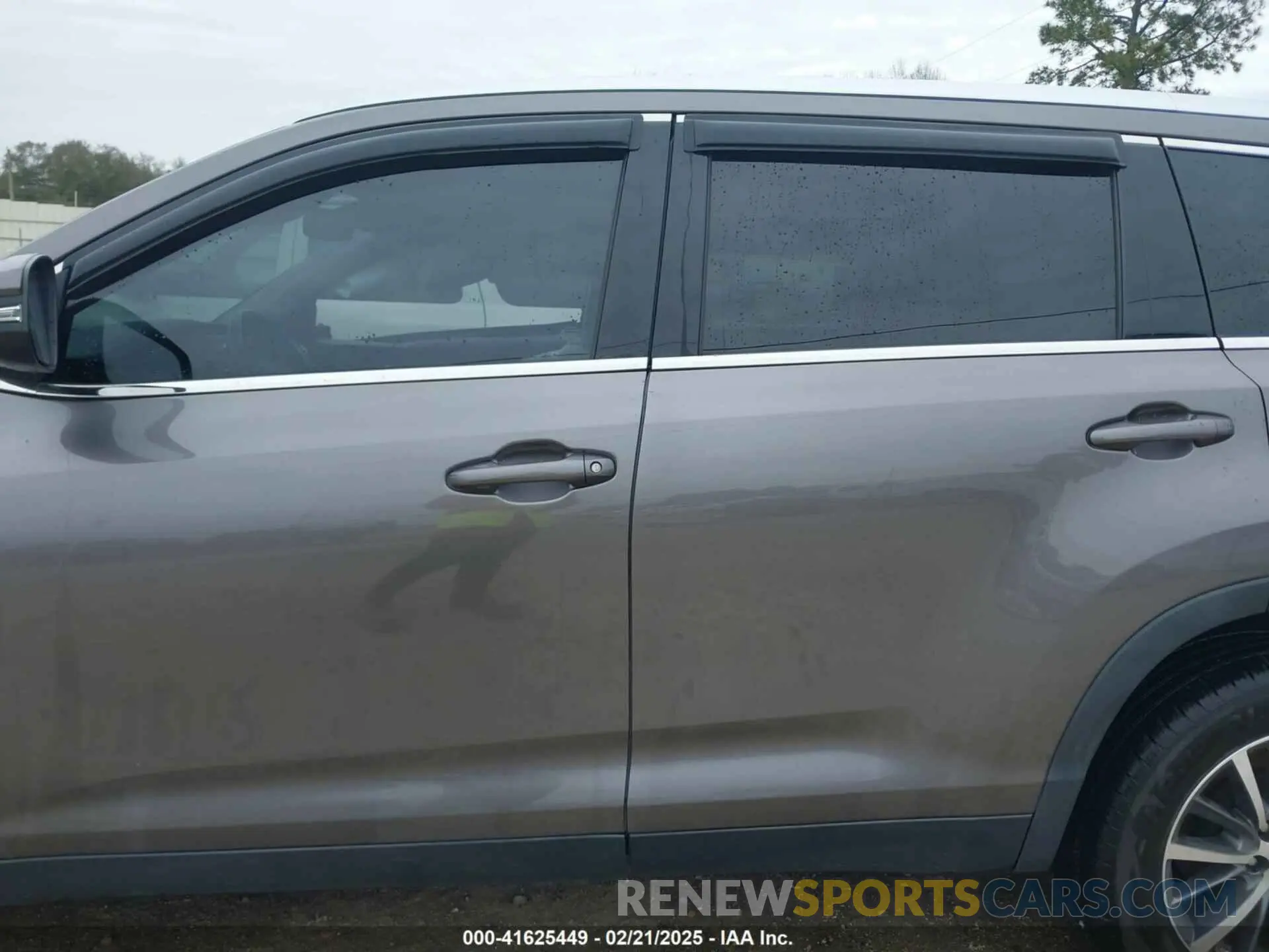 15 Photograph of a damaged car 5TDKZRFH2KS327578 TOYOTA HIGHLANDER 2019