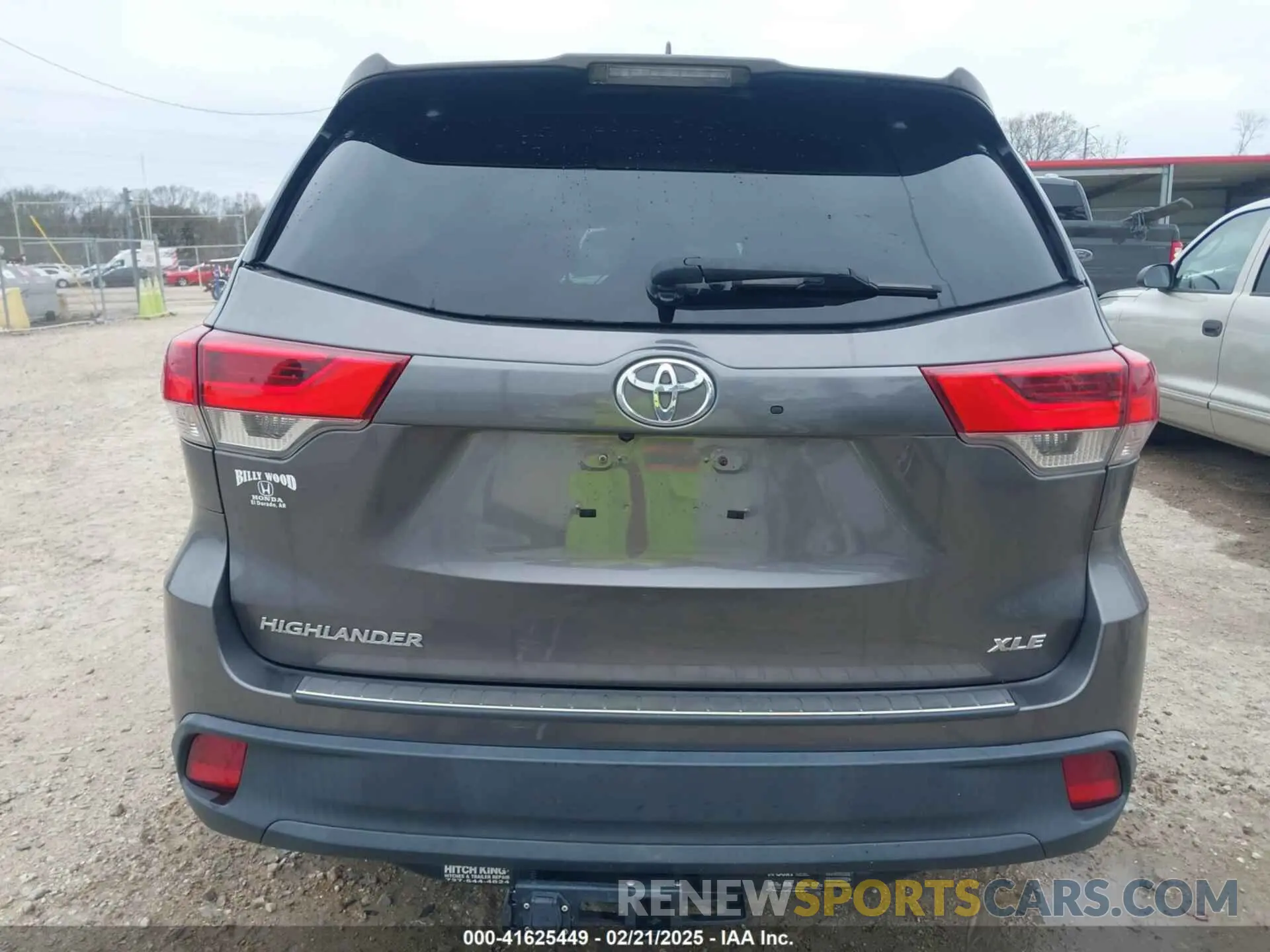 17 Photograph of a damaged car 5TDKZRFH2KS327578 TOYOTA HIGHLANDER 2019