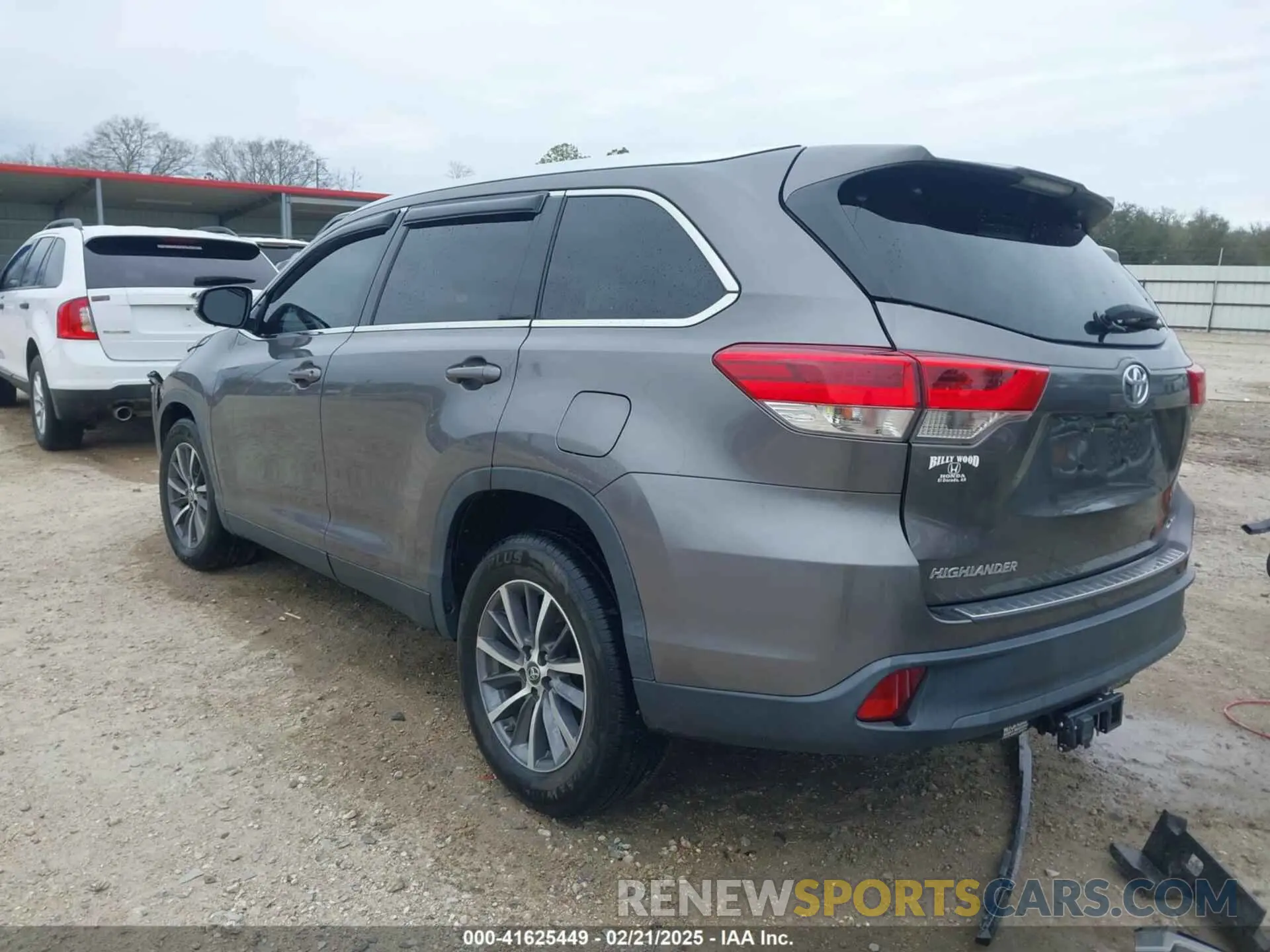 3 Photograph of a damaged car 5TDKZRFH2KS327578 TOYOTA HIGHLANDER 2019