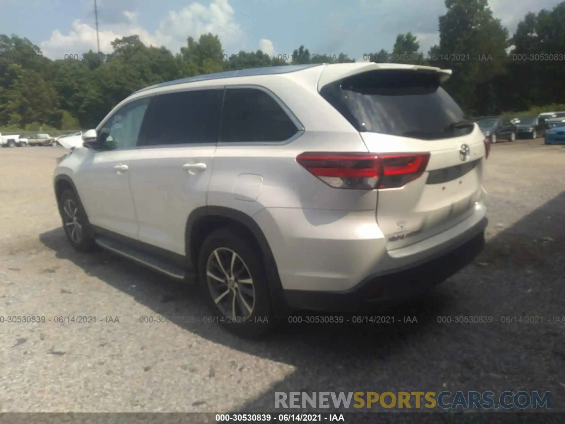 3 Photograph of a damaged car 5TDKZRFH2KS331288 TOYOTA HIGHLANDER 2019