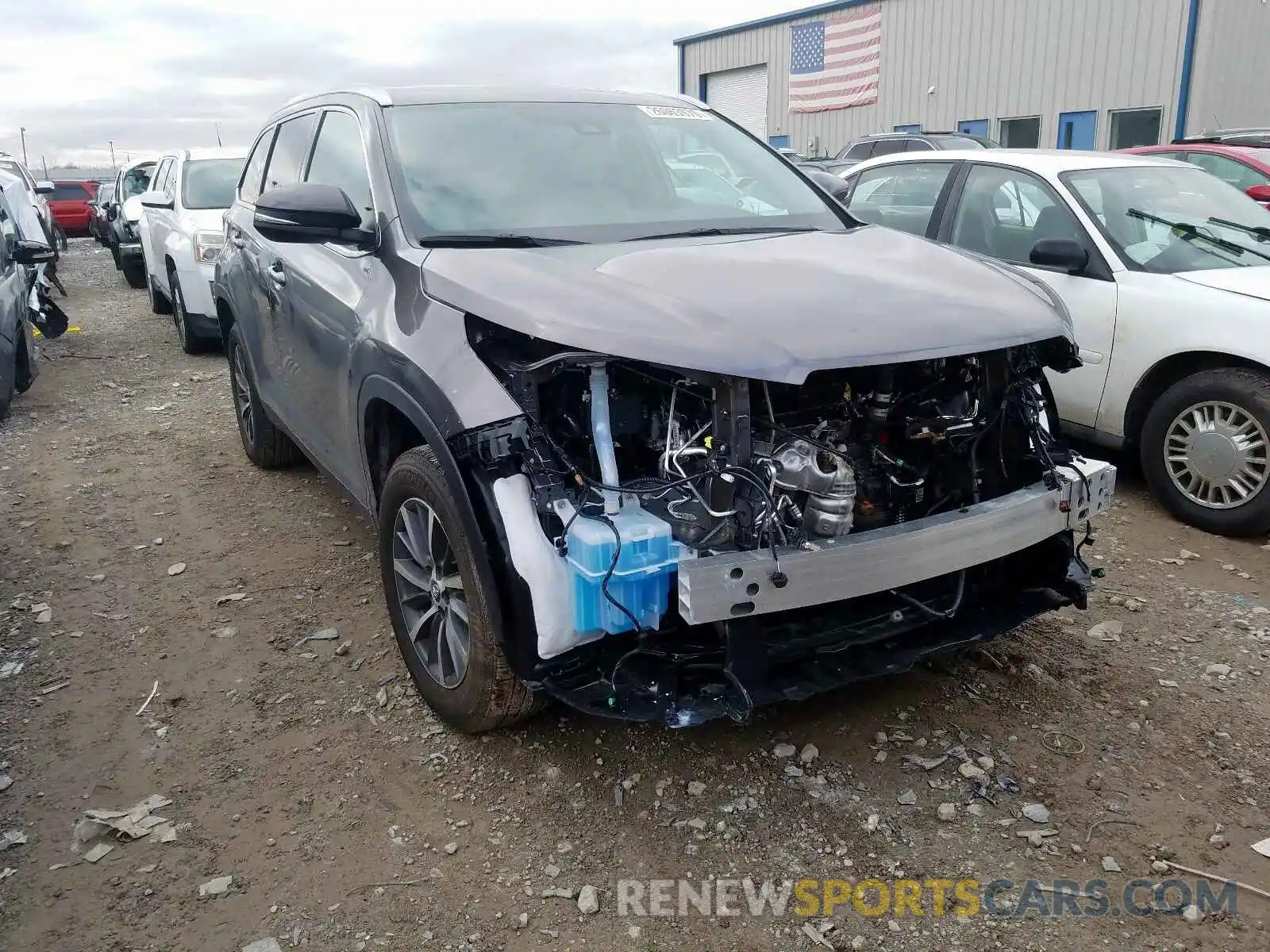 1 Photograph of a damaged car 5TDKZRFH2KS333087 TOYOTA HIGHLANDER 2019