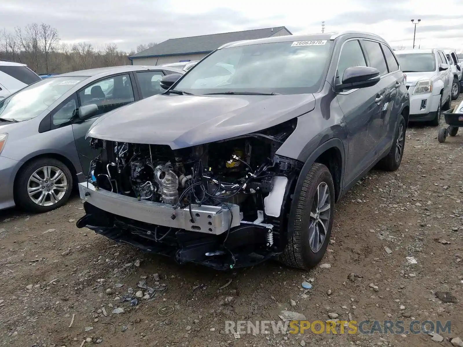 2 Photograph of a damaged car 5TDKZRFH2KS333087 TOYOTA HIGHLANDER 2019