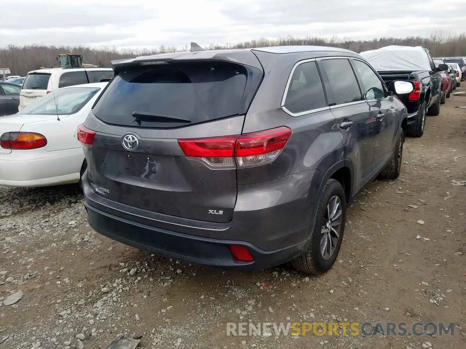 4 Photograph of a damaged car 5TDKZRFH2KS333087 TOYOTA HIGHLANDER 2019