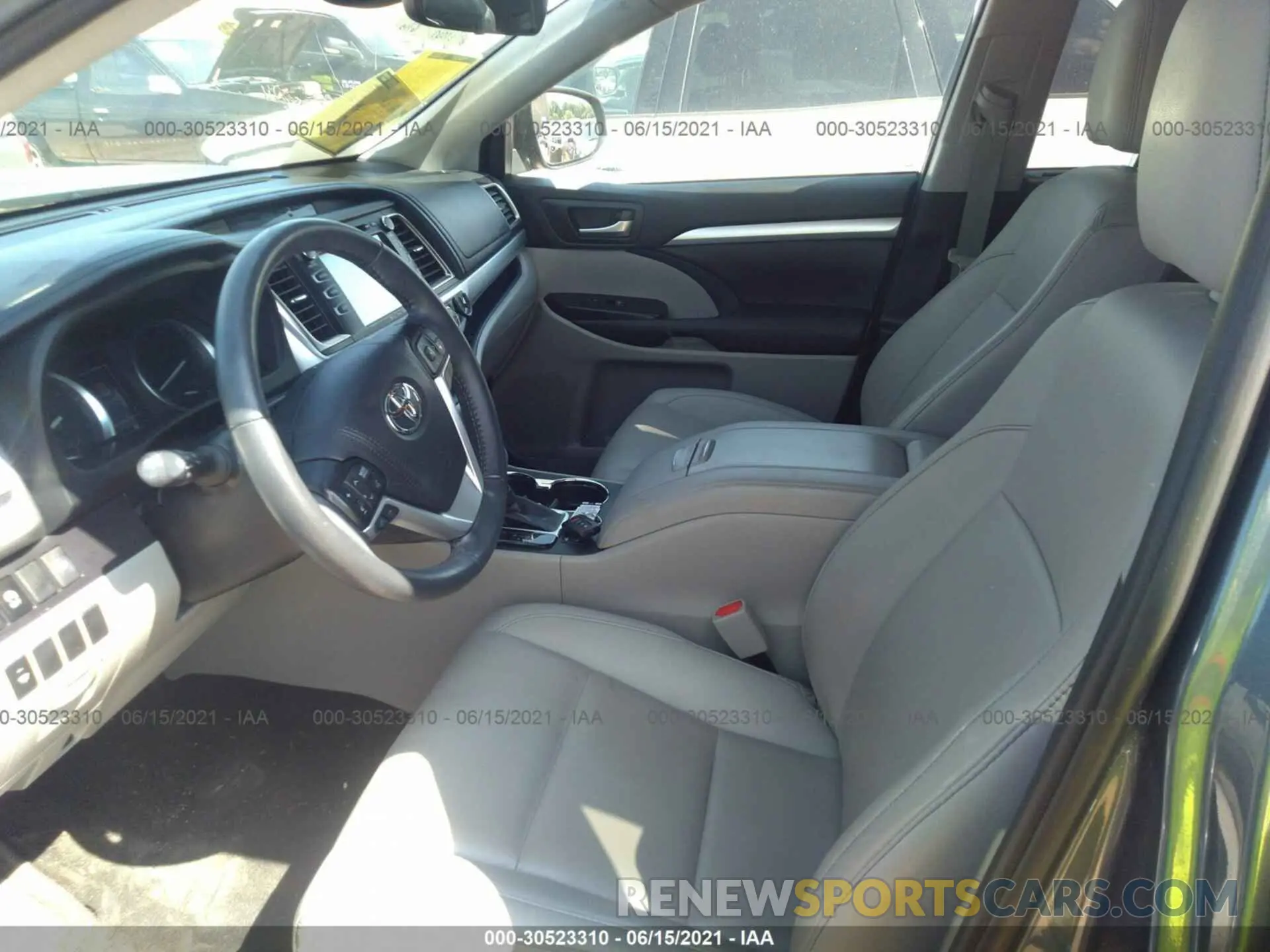 5 Photograph of a damaged car 5TDKZRFH2KS342226 TOYOTA HIGHLANDER 2019
