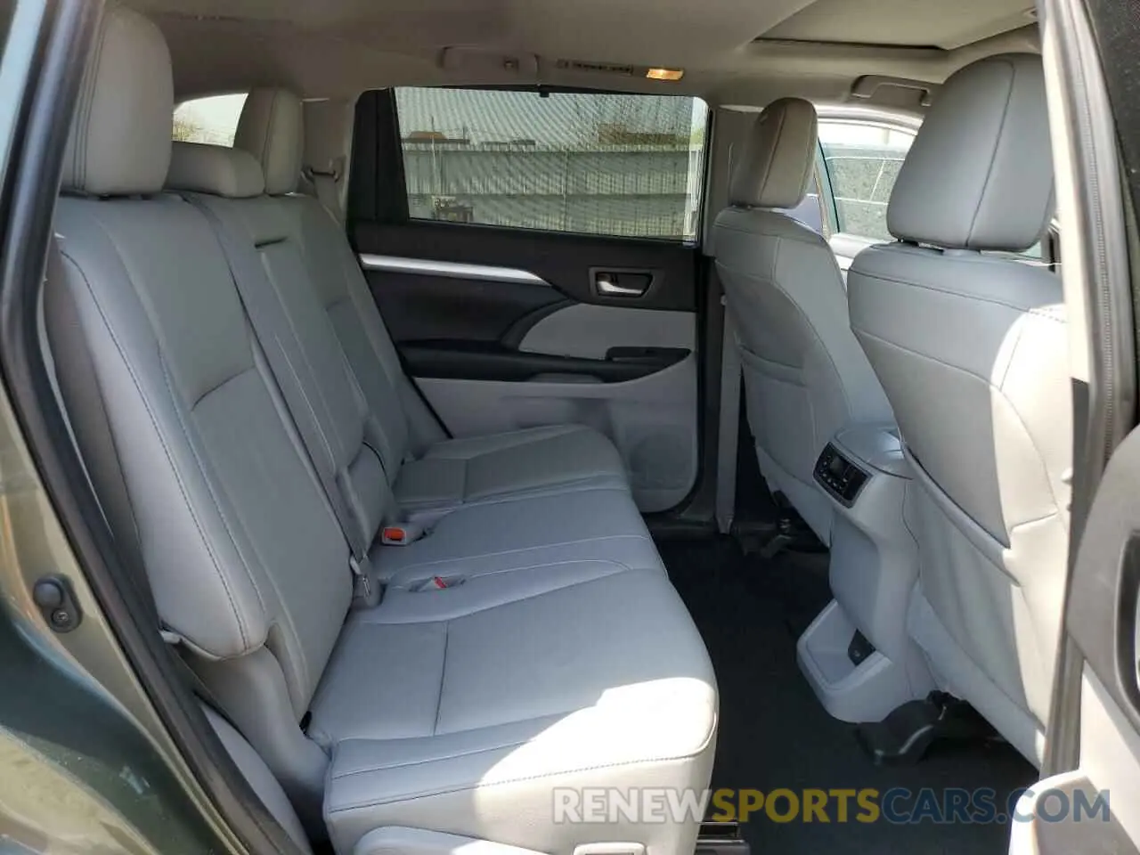 11 Photograph of a damaged car 5TDKZRFH2KS349094 TOYOTA HIGHLANDER 2019