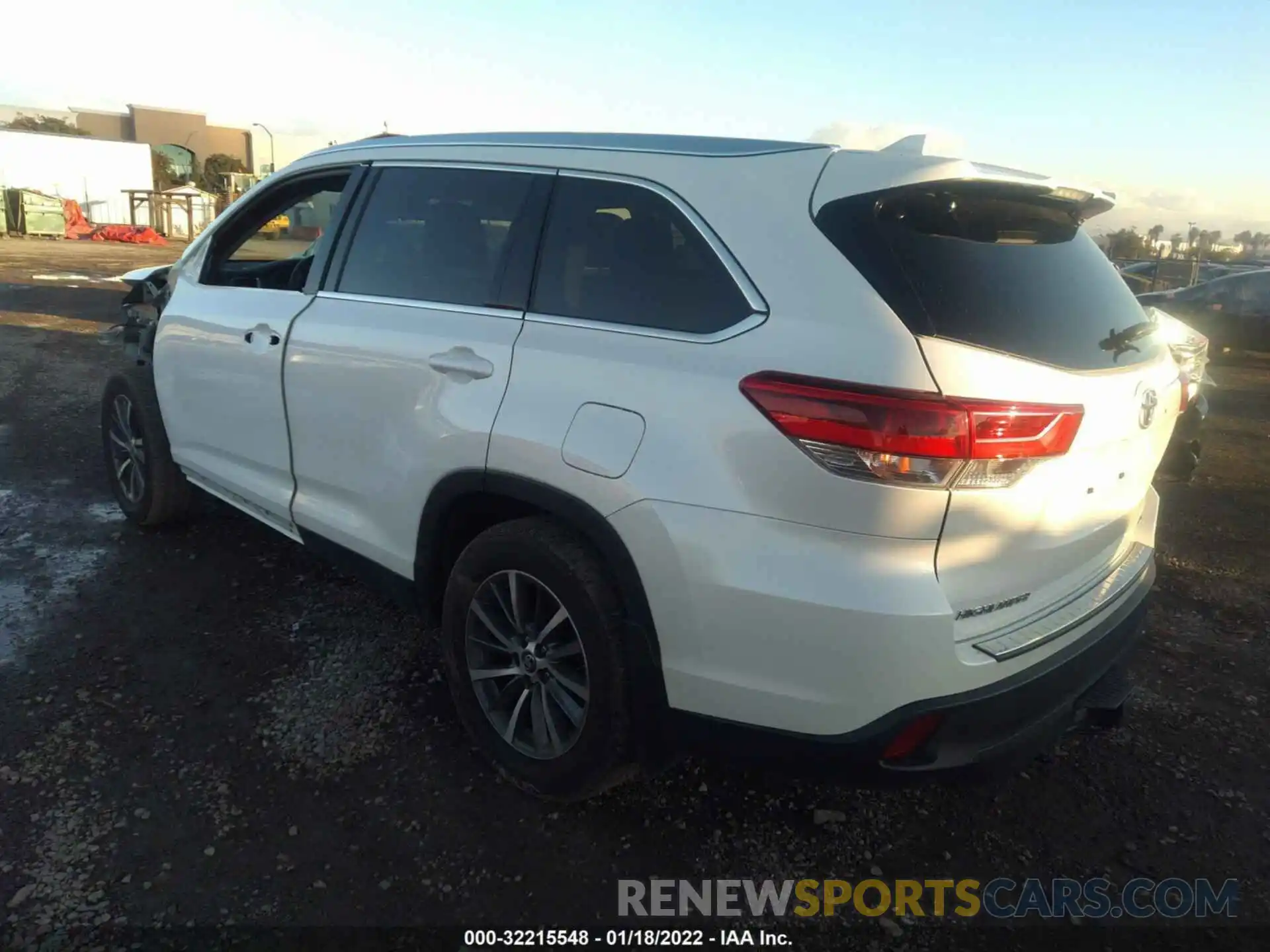 3 Photograph of a damaged car 5TDKZRFH2KS351802 TOYOTA HIGHLANDER 2019